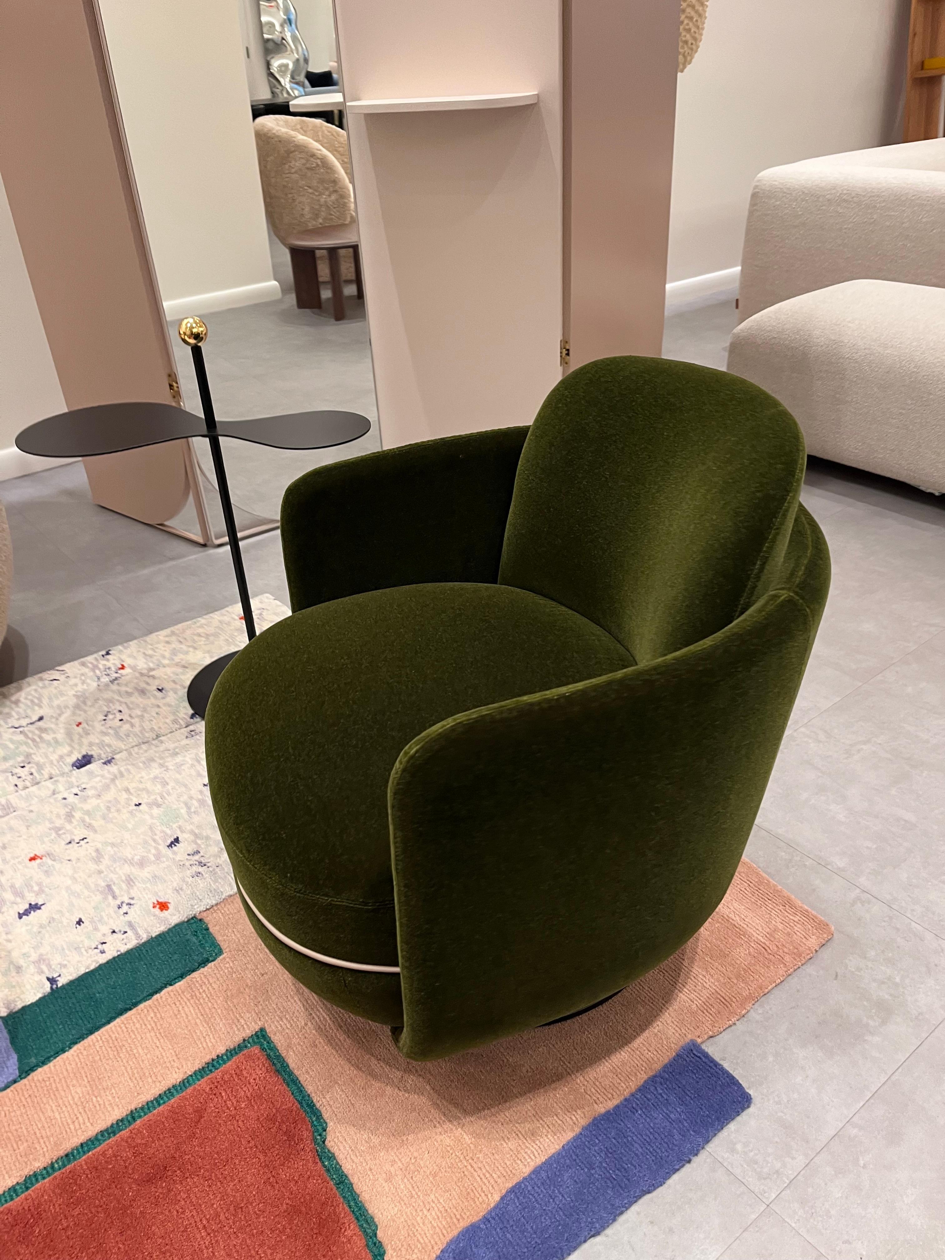 XXIe siècle et contemporain  Wittmann Swivel Miles Green Velvet Lounge Chair by Sebastian Herkner en STOCK en vente