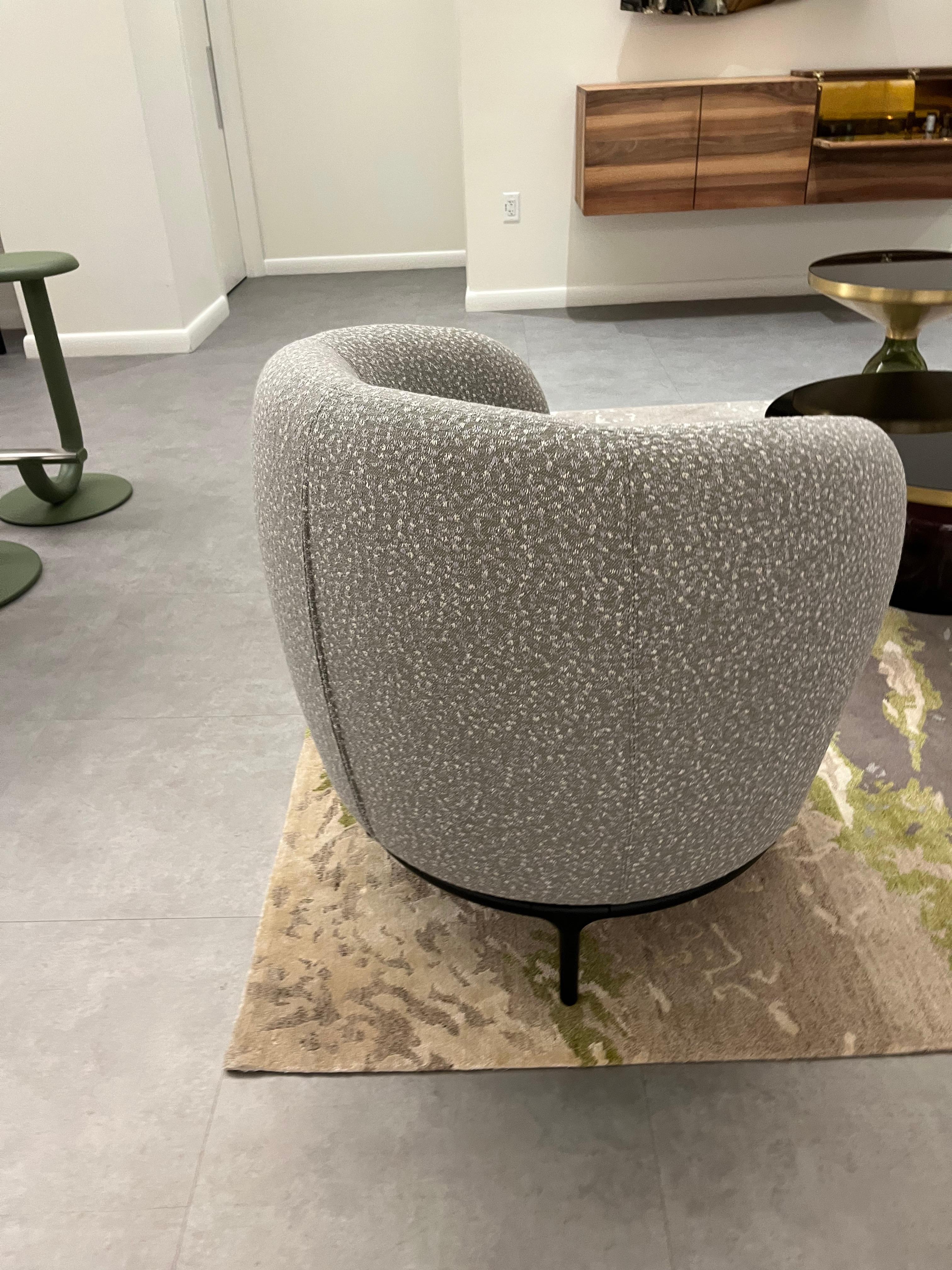 Wittmann Vuelta 72 Swivel armchair

72cm x 67cm x 77cmH
with swivel
Upholstered in Kvadrat RIA color 241 (cat J) Base in Black-Grey
Eclectic, exciting, Mediterranean Baroque – and yet wonderfully timeless. These are the characteristics that