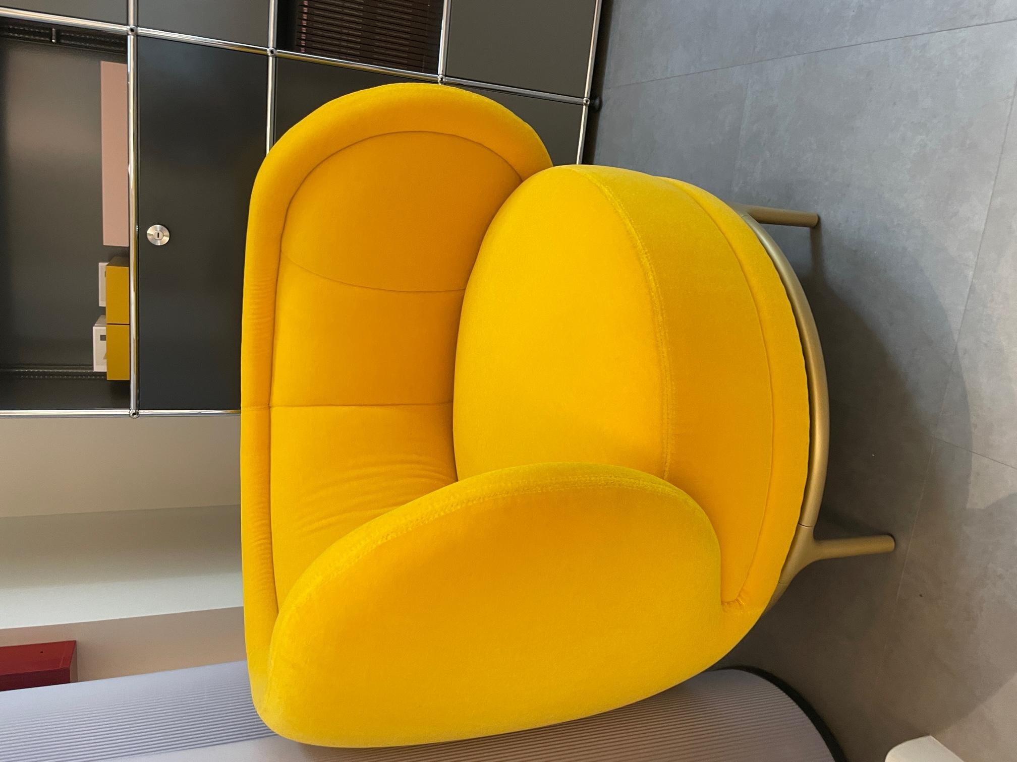 Wittmann Vuelta 80 Swivel Chair by Jaime Hayon in Raf Simons Yellow Velvet  In Good Condition In New York, NY