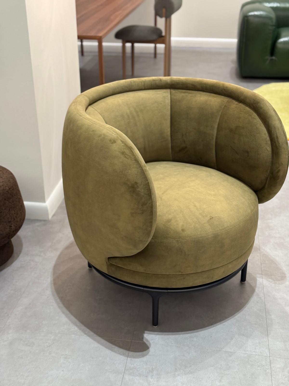 Wittmann Vuelta 80 Swivel Chair by Jaime Hayon in STOCK For Sale 1