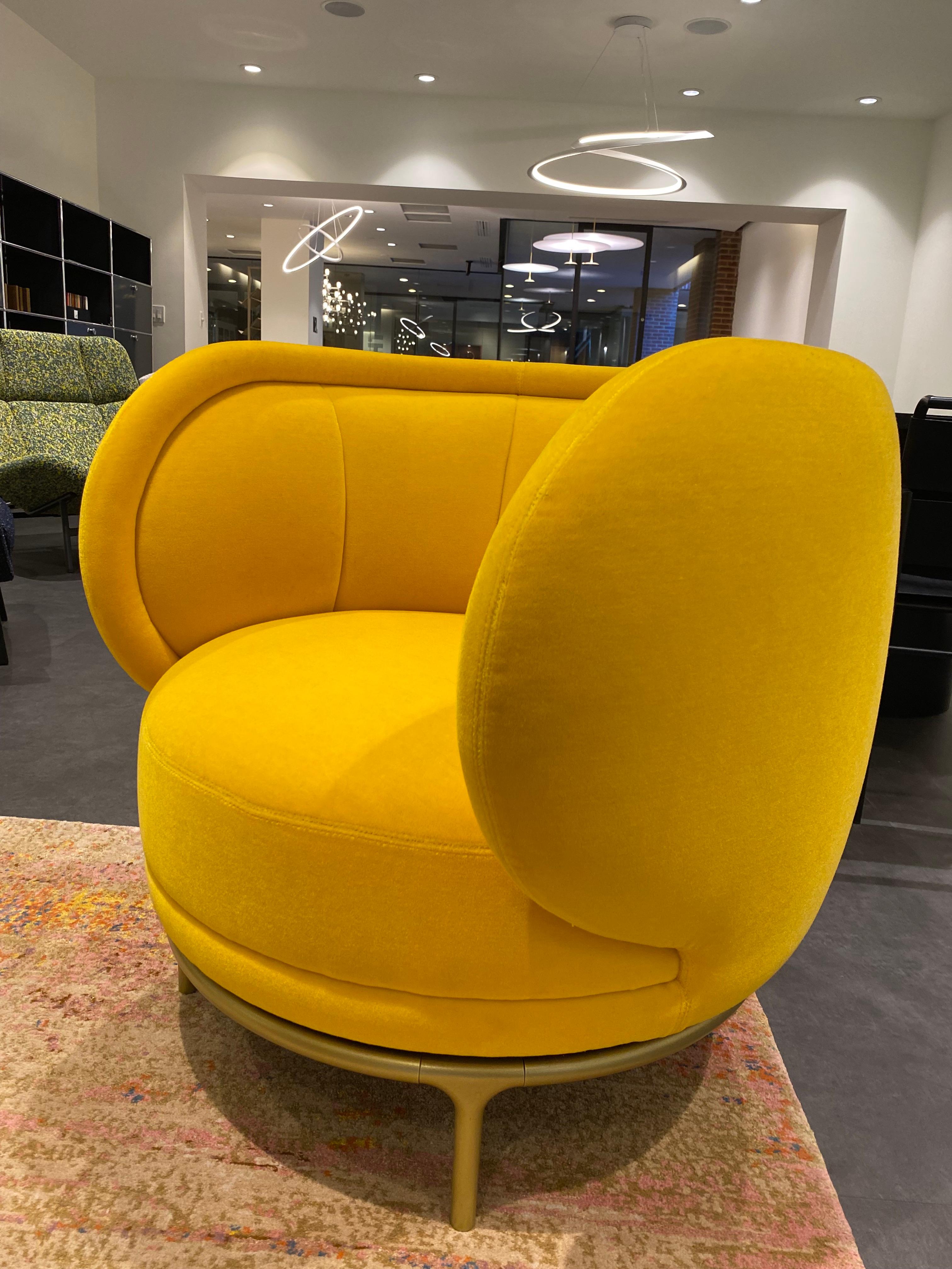 Wittmann Vuelta 80 Velvet Swivel Chair by Jaime Hayon in STOCK In Excellent Condition For Sale In New York, NY