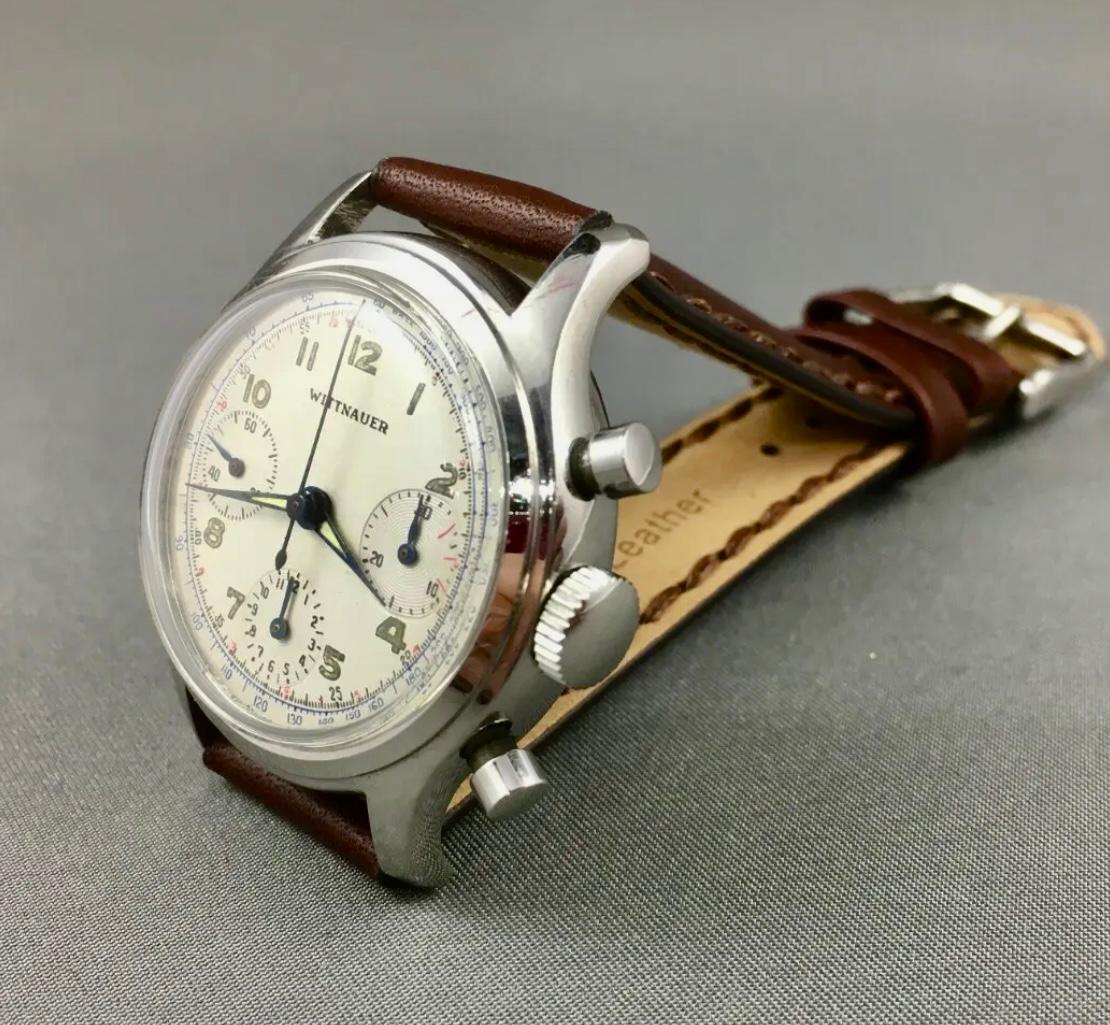 Vintage 1940's Wittnauer 3 Register Chronograph Valjoux 72 Ref. 800 
Description / Condit : Toutes les montres ont été examinées et révisées par des professionnels avant d'être mises en vente. Menthe. Mouvement Valjoux 72.
Fabricant : Wittnauer