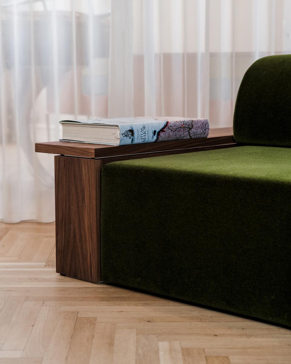Scandinavian Modern Wittorin sofa (2 modules), modular sofa in walnut and green upholstery For Sale
