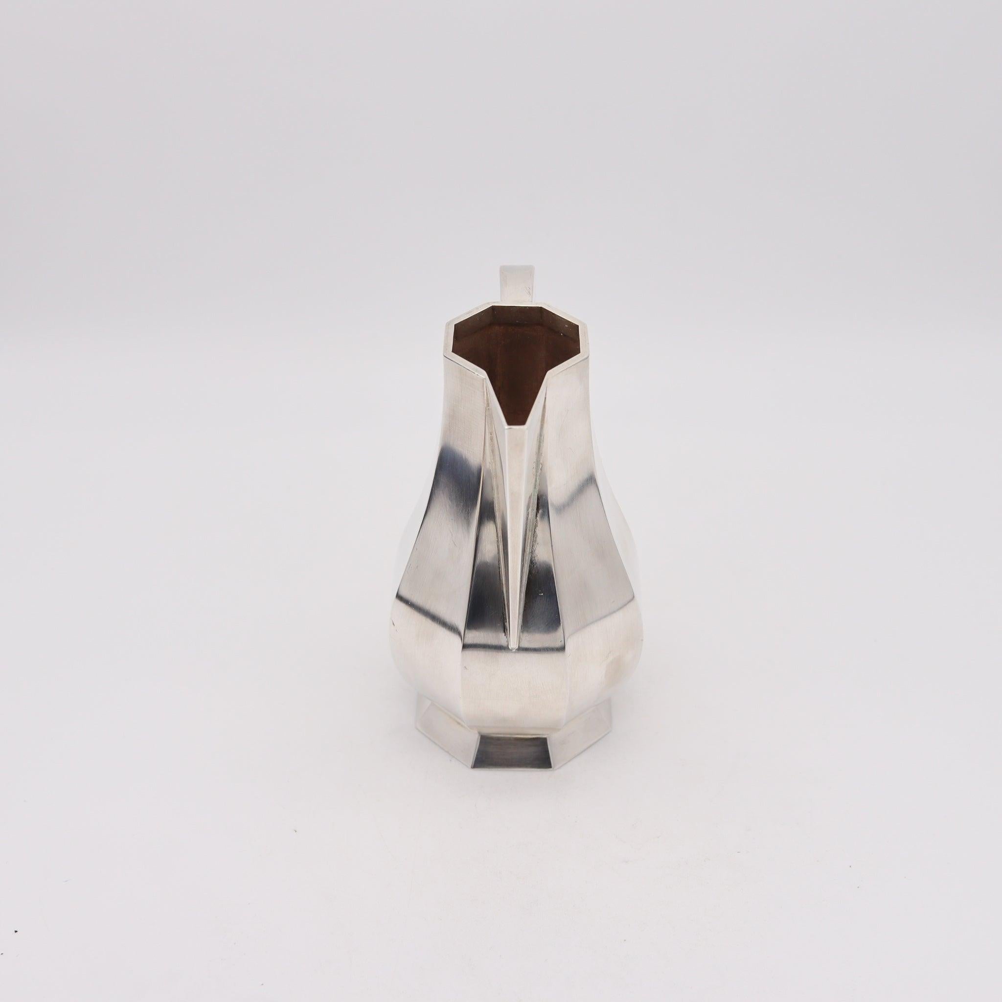WIWEN NILSSON 1974 Suecia Jarra geométrica con motivo Art Déco en plata de ley 925 Art Decó en venta
