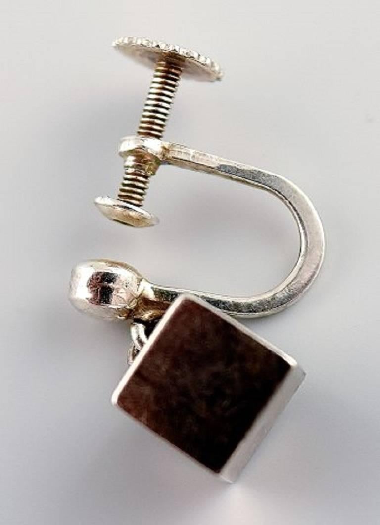 Wiwen NILSSON, a pair of screw earrings, sterling silver, Lund, Sweden 1941-1956.
Measures 2 cm.
Stamped.
In perfect condition.