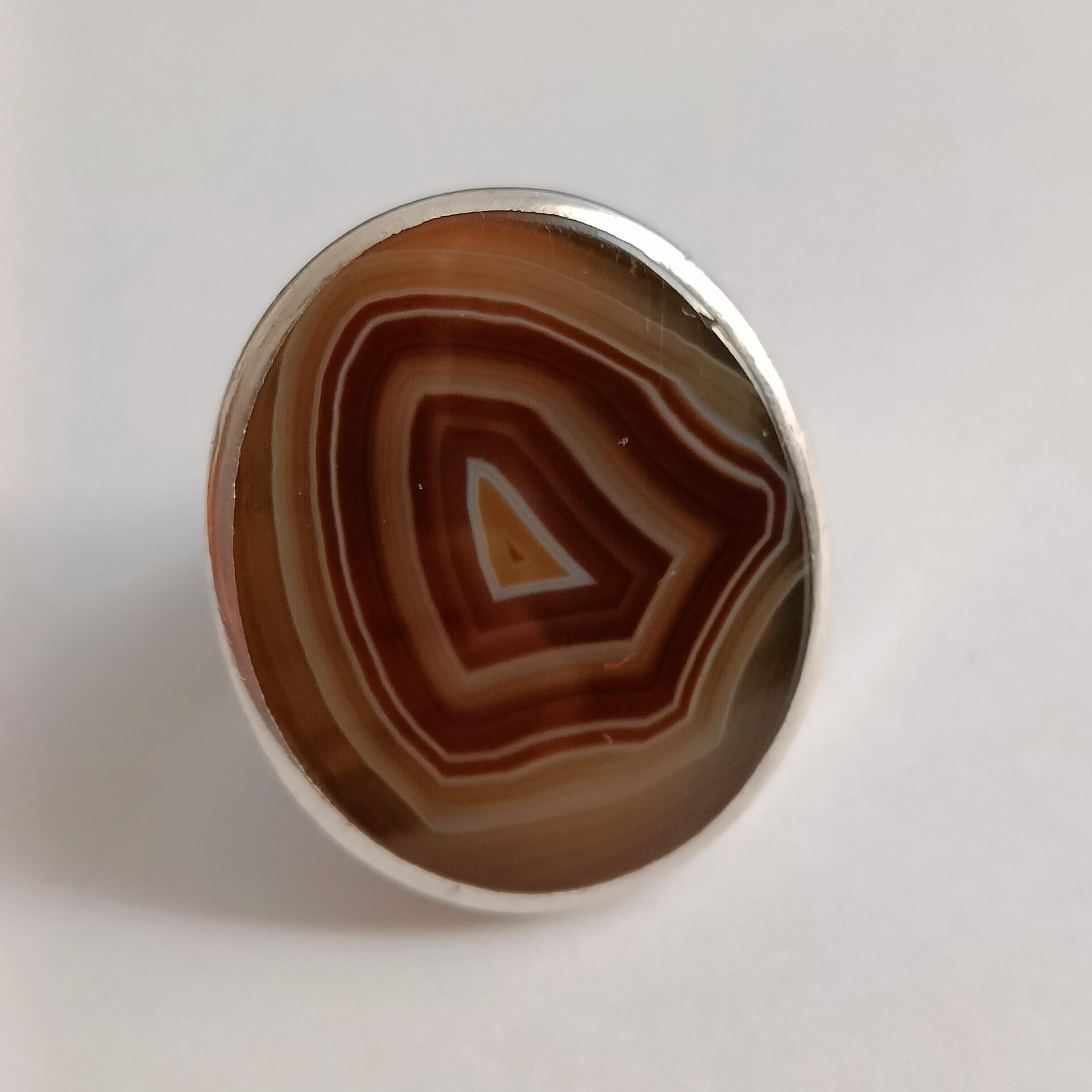 Important modernist Scandinavian silver ring with flat-cut agate stone by Wiwen Nilsson. Lund, Sweden, 1949. Rare collector's piece.

Hallmarks:
AN (Wiwen Nilsson continued to use the registered 