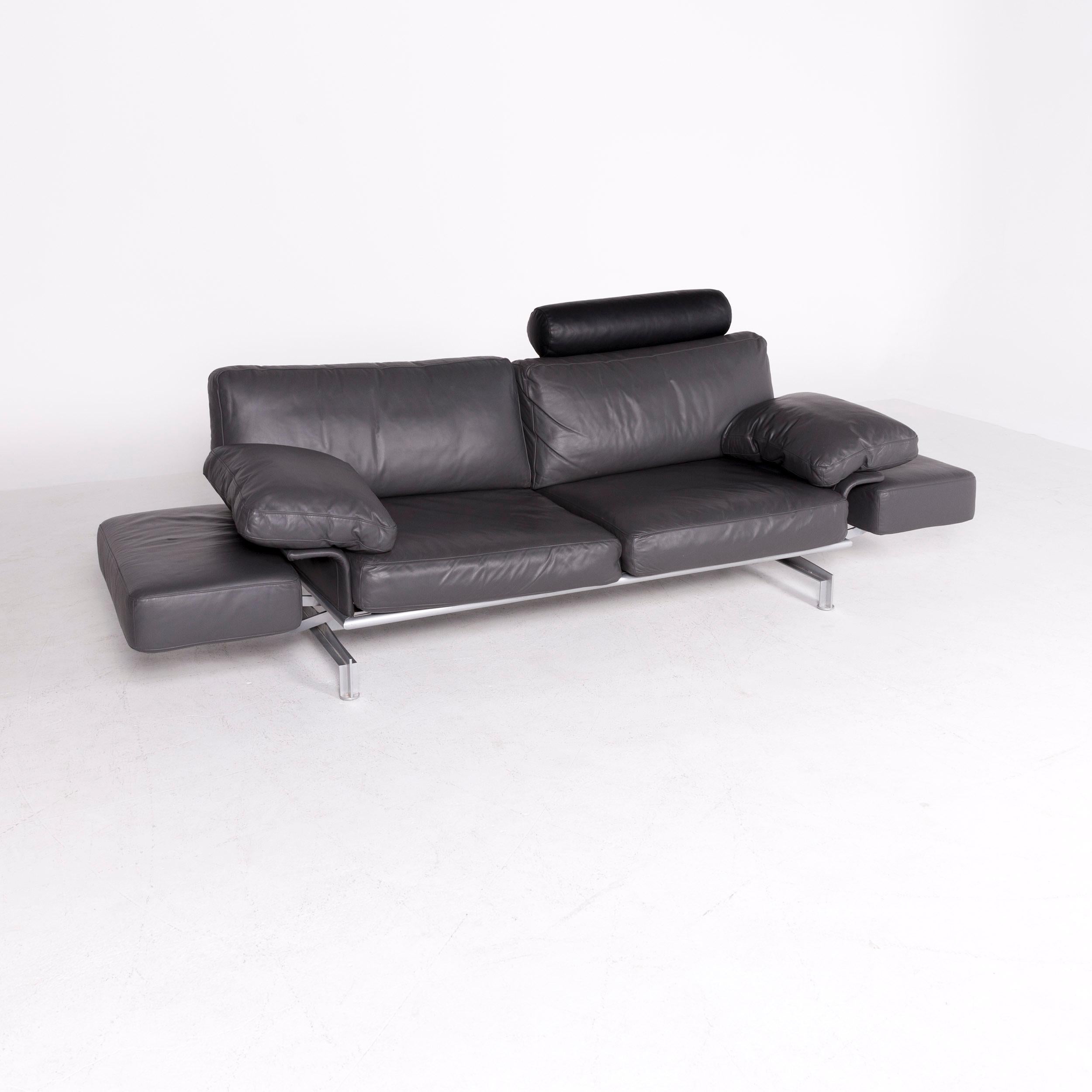 Wir präsentieren Ihnen ein WK Wohnen Gaetano 687 Designer Ledersofa grau Echtleder Zweisitzer.
 

Das Produkt wird in Zentimetern gemessen:

Tiefe: 91
Breite: 206
Höhe: 79
Sitzhöhe: 41
Resthöhe: 41
Sitztiefe: 52
Sitzbreite: