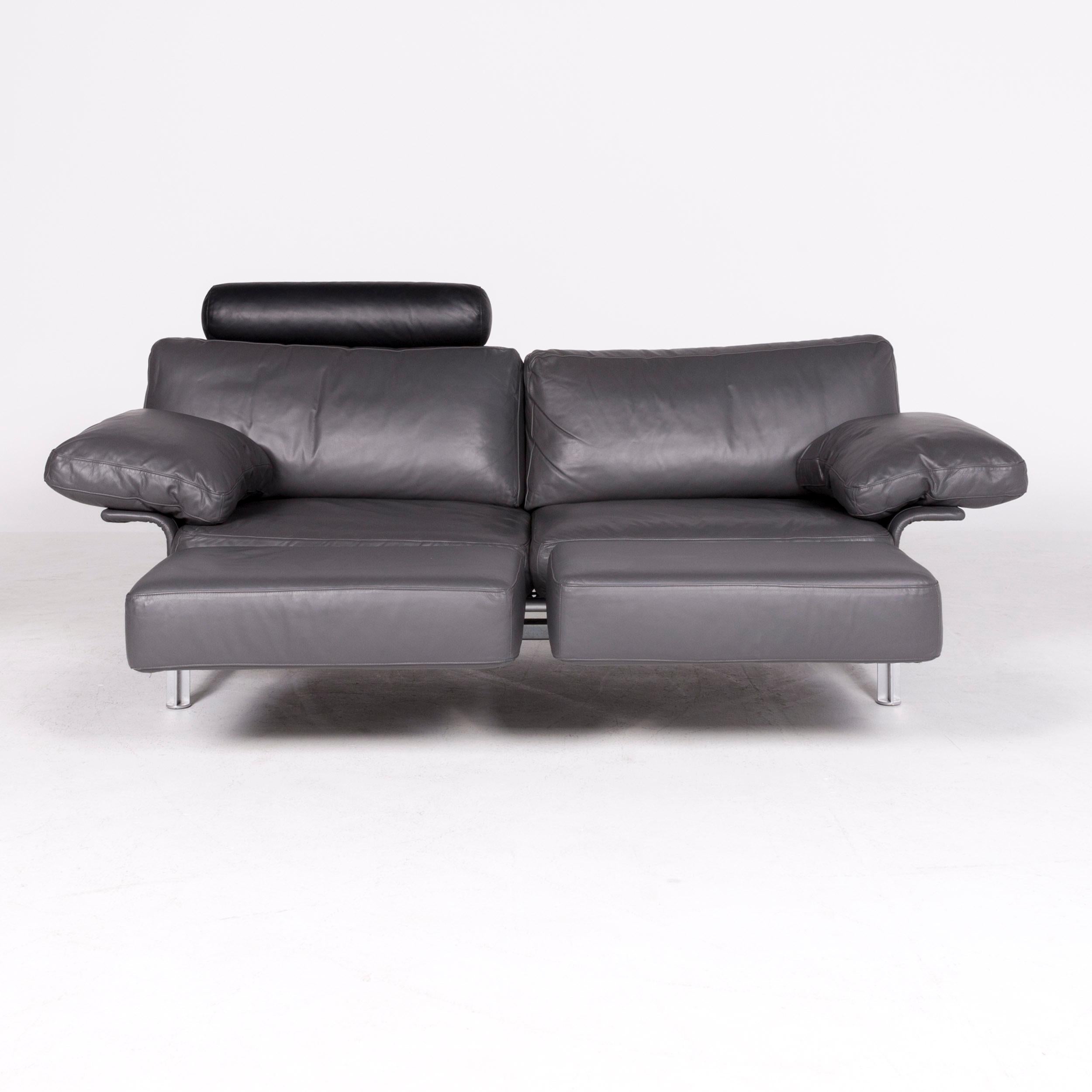 WK Wohnen Gaetano 687 Designer-Sofa aus grauem echtem Leder mit zwei Sitzen (Europäisch) im Angebot