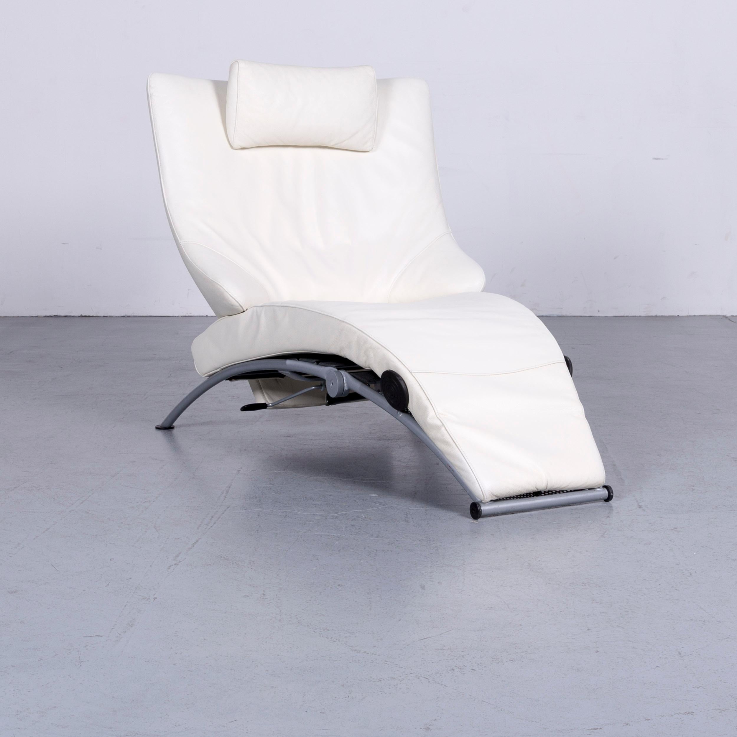 We bring to you an WK Wohnen Solo 699 designer leather chair white one-seat.

















 
