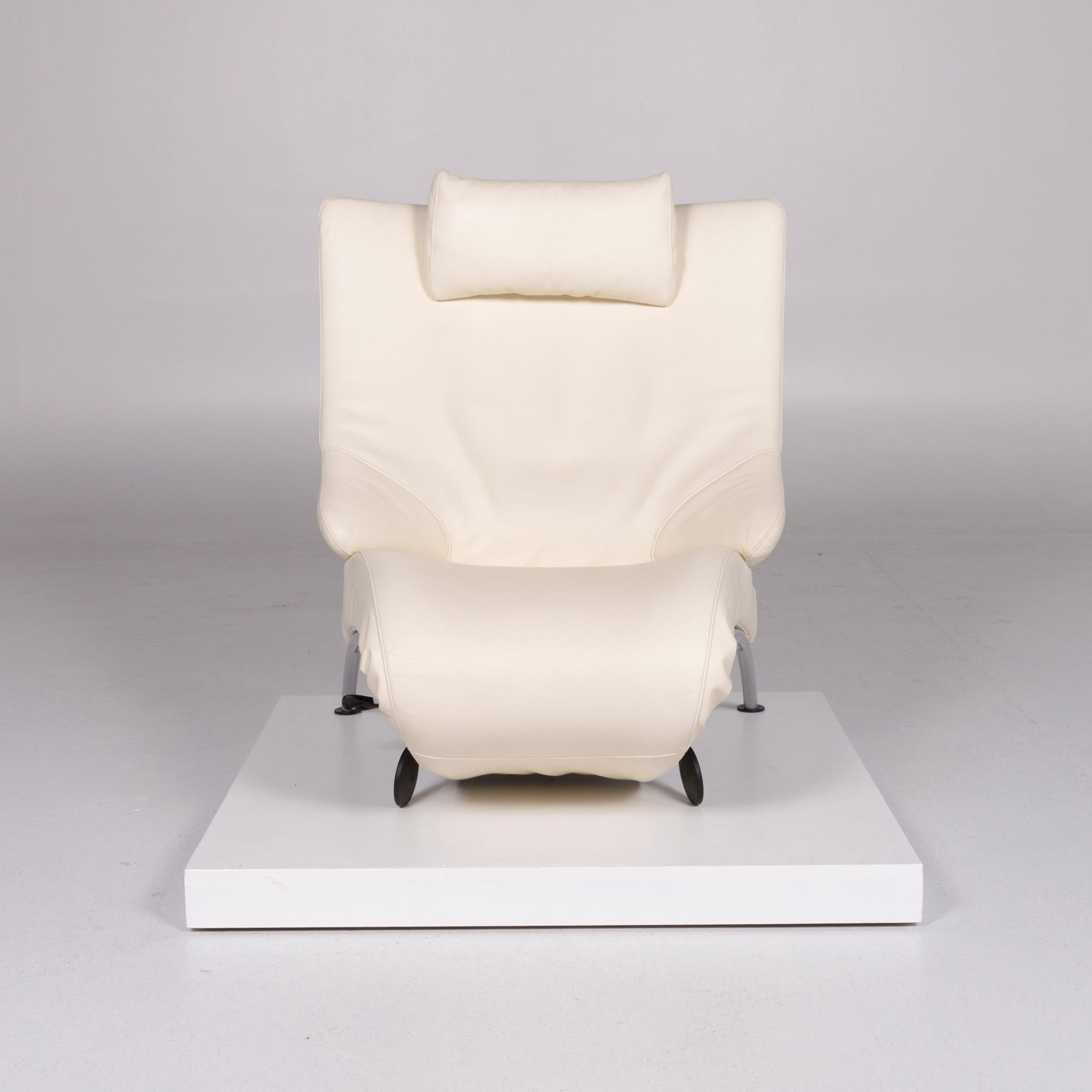 Wir präsentieren Ihnen ein WK Wohnen Solo 699 Designer Leder Sessel Beige Liege.
 
 Produktabmessungen in Zentimetern:
 
 Tiefe 92
 Breite 81
 Höhe 91
 Sitzhöhe 35
 Ruhehöhe 45
 Sitztiefe 61
 Sitzbreite 51
 Rückenhöhe 60.

  