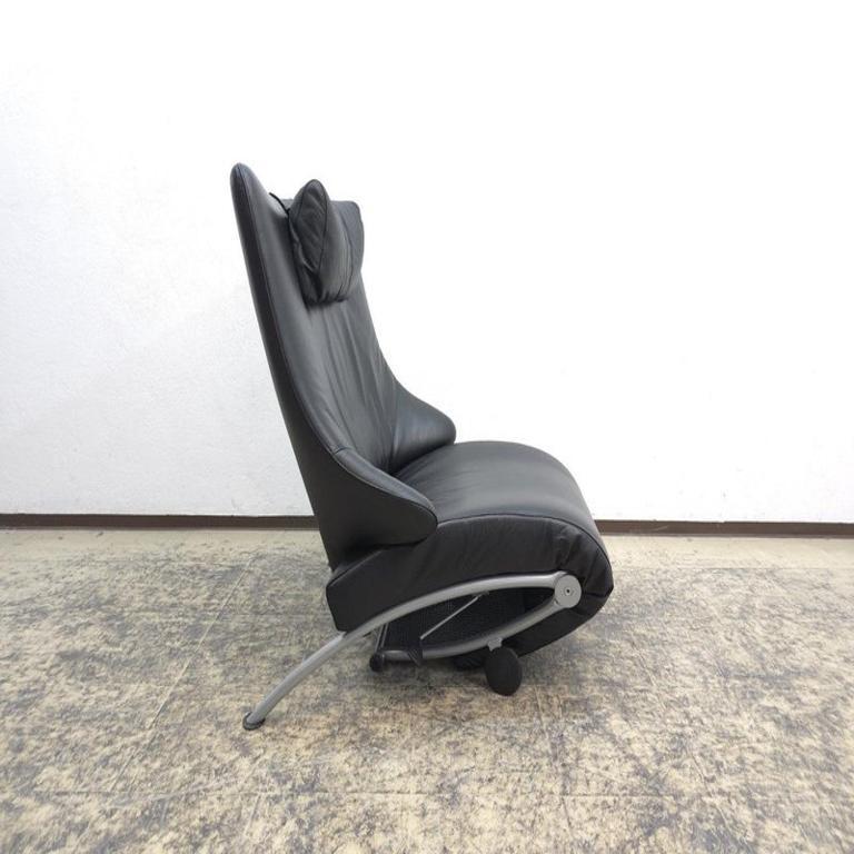 WK Wohnen Solo Relaxsessel - Schwarz, Guter Zustand

Mejora tu hogar con el elegante sillón relax Solo de WK Wohnen en color negro brillante. Creado por el profesor Stefan Heiliger en el año 2000, este modelo destaca por su alta calidad de