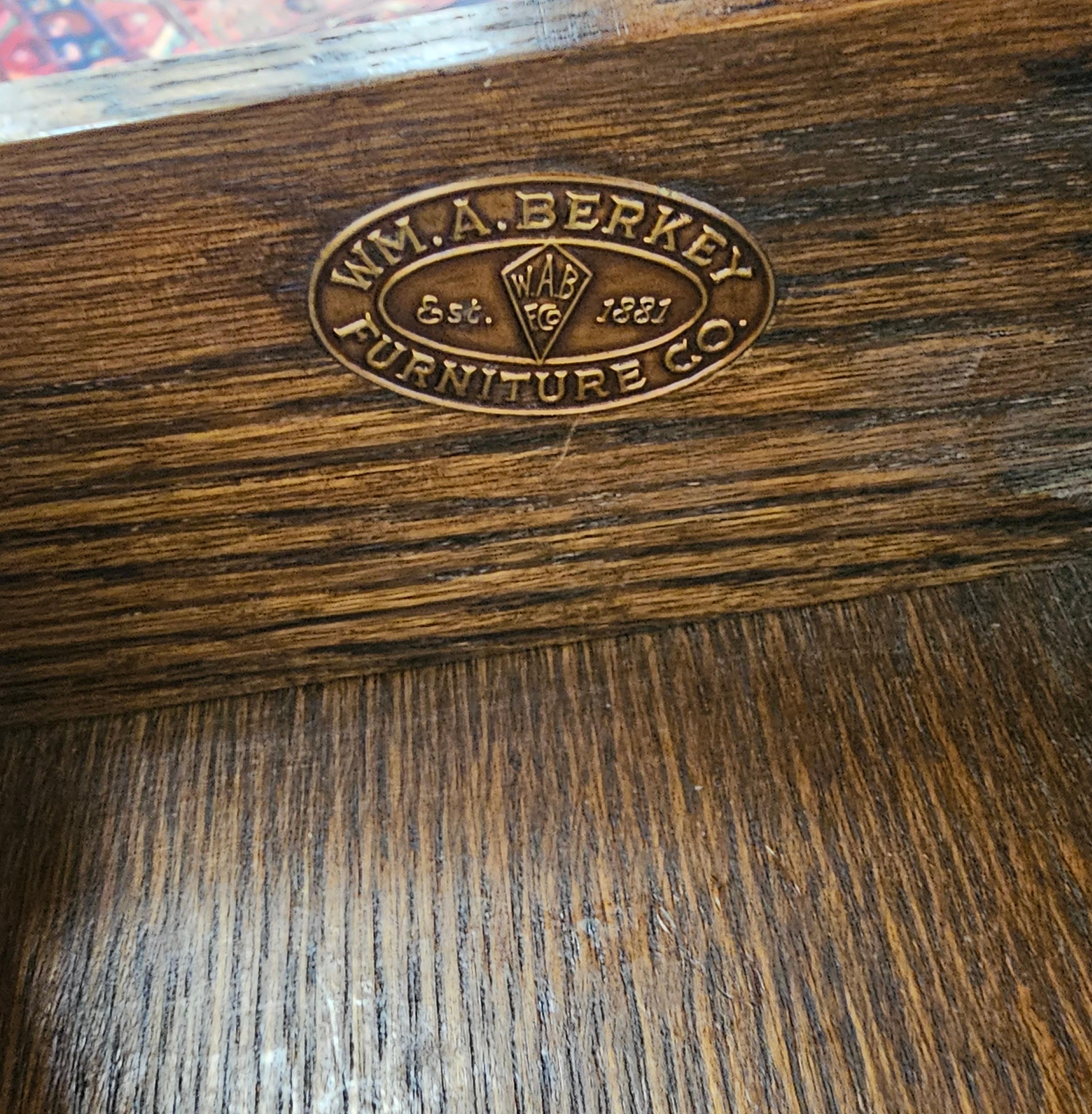 Table centrale à tambour en bois d'if de style George III WM A. Berkey en vente 4