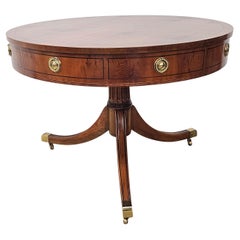 Table centrale à tambour en bois d'if de style George III WM A. Berkey