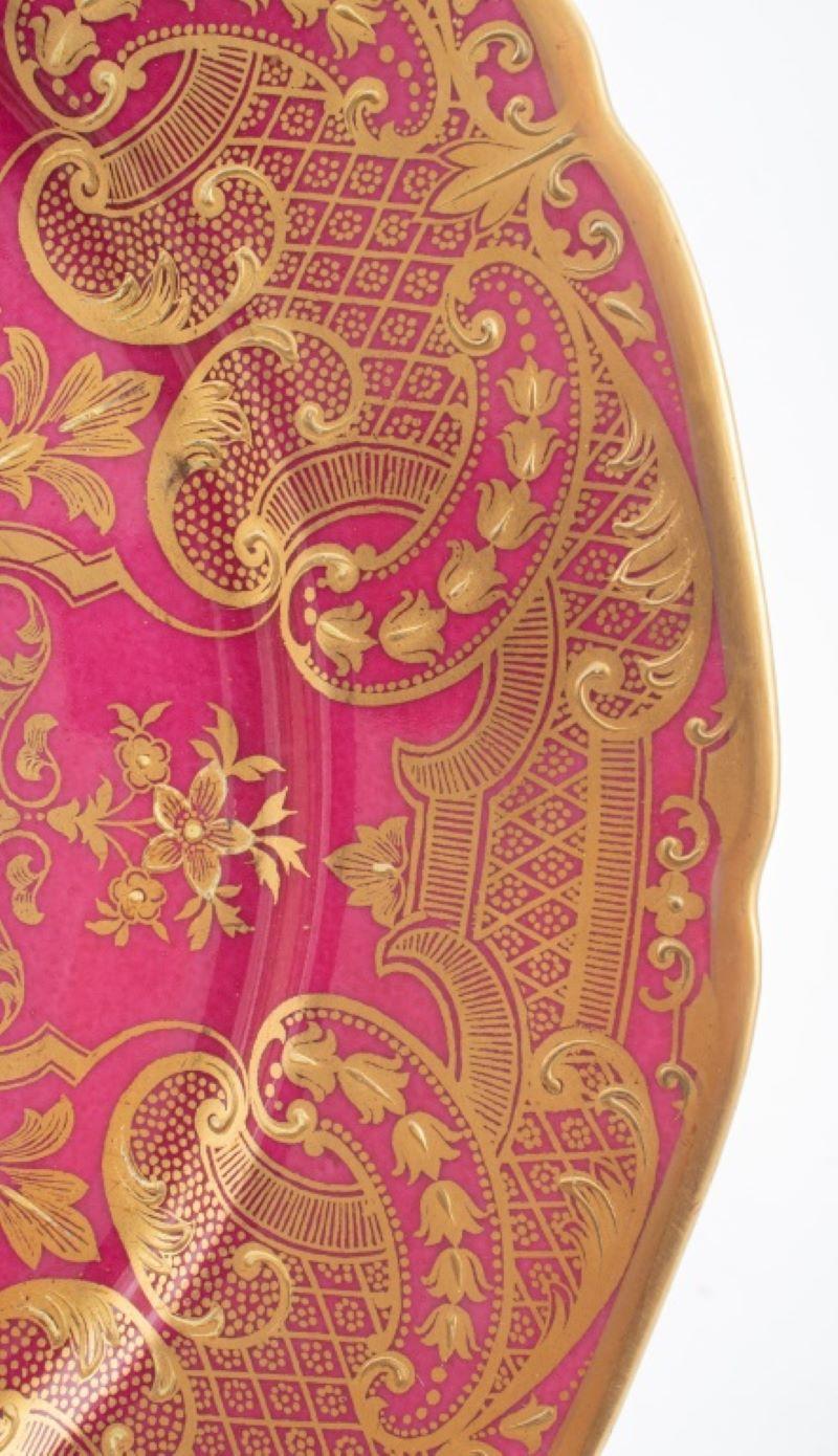 20ième siècle Assiettes de présentation en porcelaine dorée Wm Guerin & Co de Limoges, 12 en vente