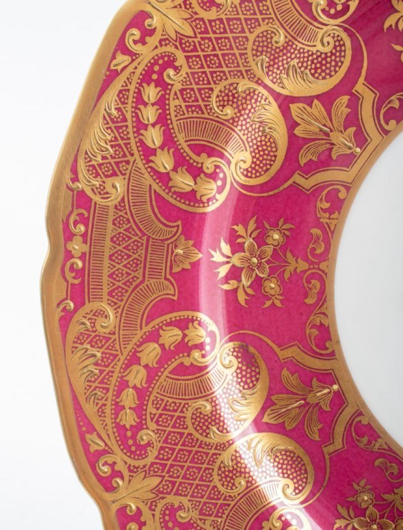 Porcelaine Assiettes de présentation en porcelaine dorée Wm Guerin & Co de Limoges, 12 en vente