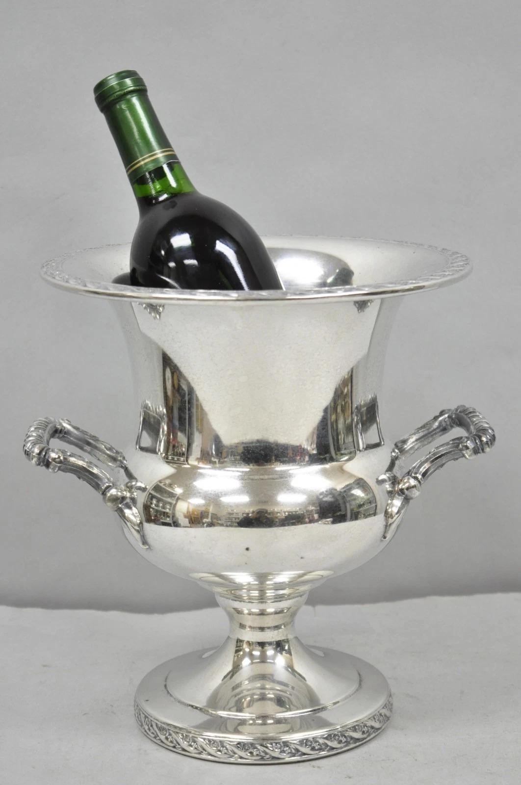 Vintage WM Rogers & Son 2051 Spring Flower Silver Plated Regency Style Trophy Cup Champagne Chiller Ice Bucket. Circa Mitte des 20. Jahrhunderts. Abmessungen: 10
