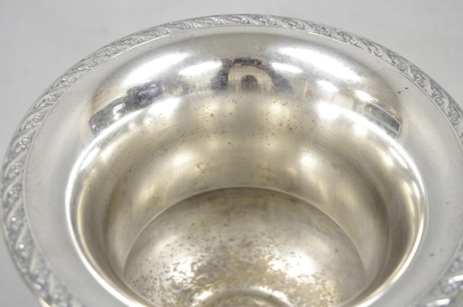 WM Rogers & Son 2051 Frühling Blume versilbert Trophäe Tasse Champagner Kühler (20. Jahrhundert) im Angebot