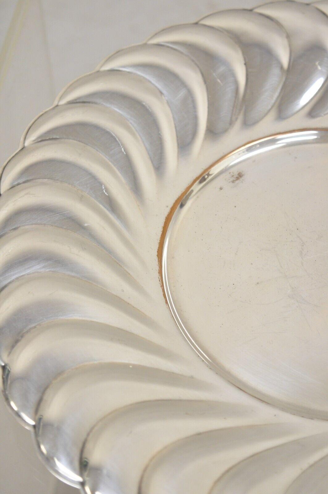 20th Century WM Rogers Waverly 3826 Scalloped Edge Round Silver Plated Serving Platter Tray For Sale