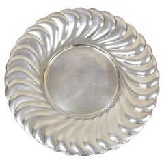 WM Rogers Waverly 3826 Scalloped Edge Round Silver Plated Serving Platter Tray