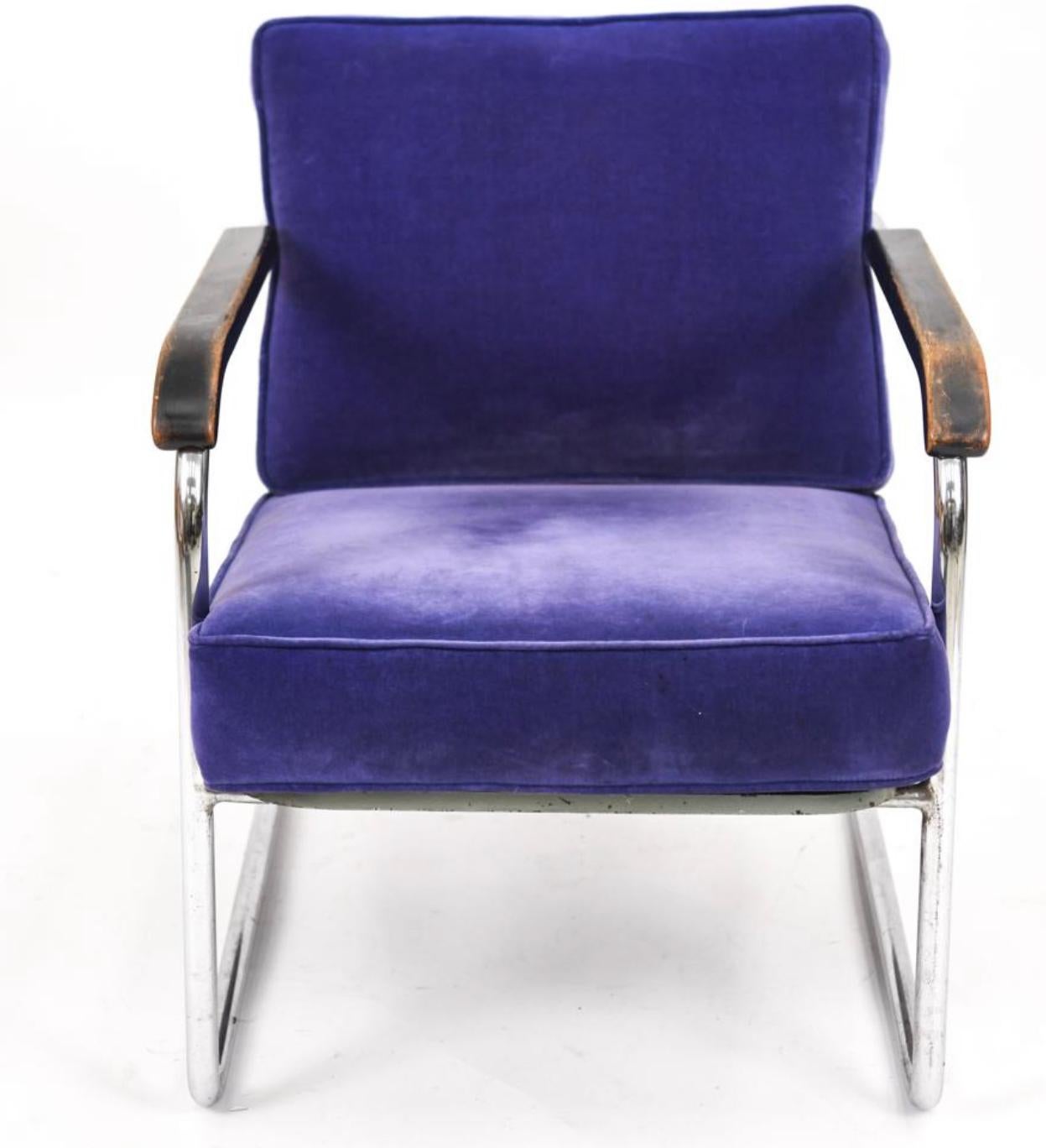 Werner Max Moser for Embru Wohnbedarf WM1 Lounge Chair Zurich, Switzerland, c. 1939
Rare Lounge chair by Werner Max Moser. Manufactured by Embru Wohnbedarf, Zurich Switzerland. Bauhaus chrome-plated tubular steel, painted wood and velvet upholstery.