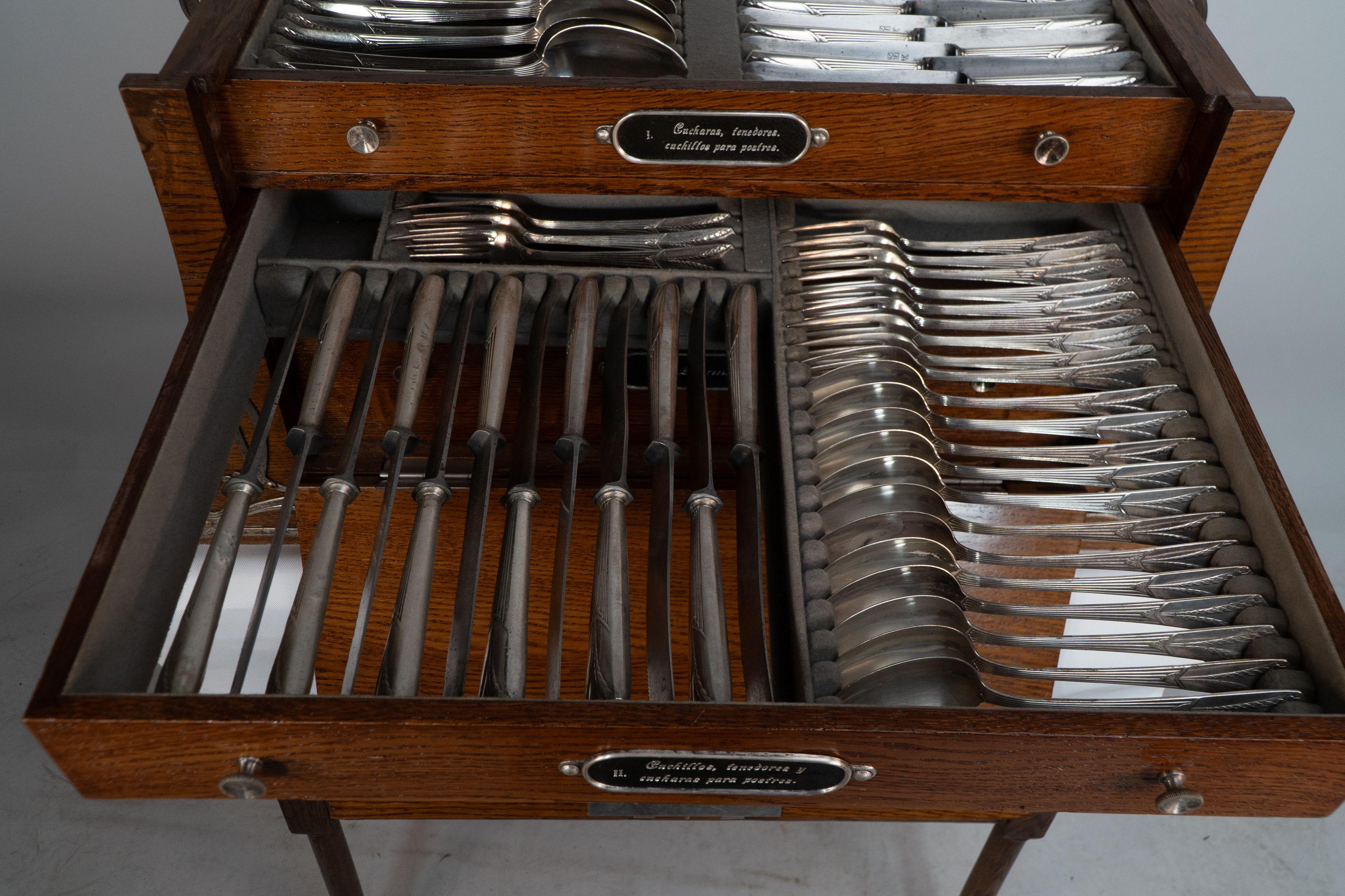 Service de couverts Art Nouveau 123 pièces pour 12 places en vente 9
