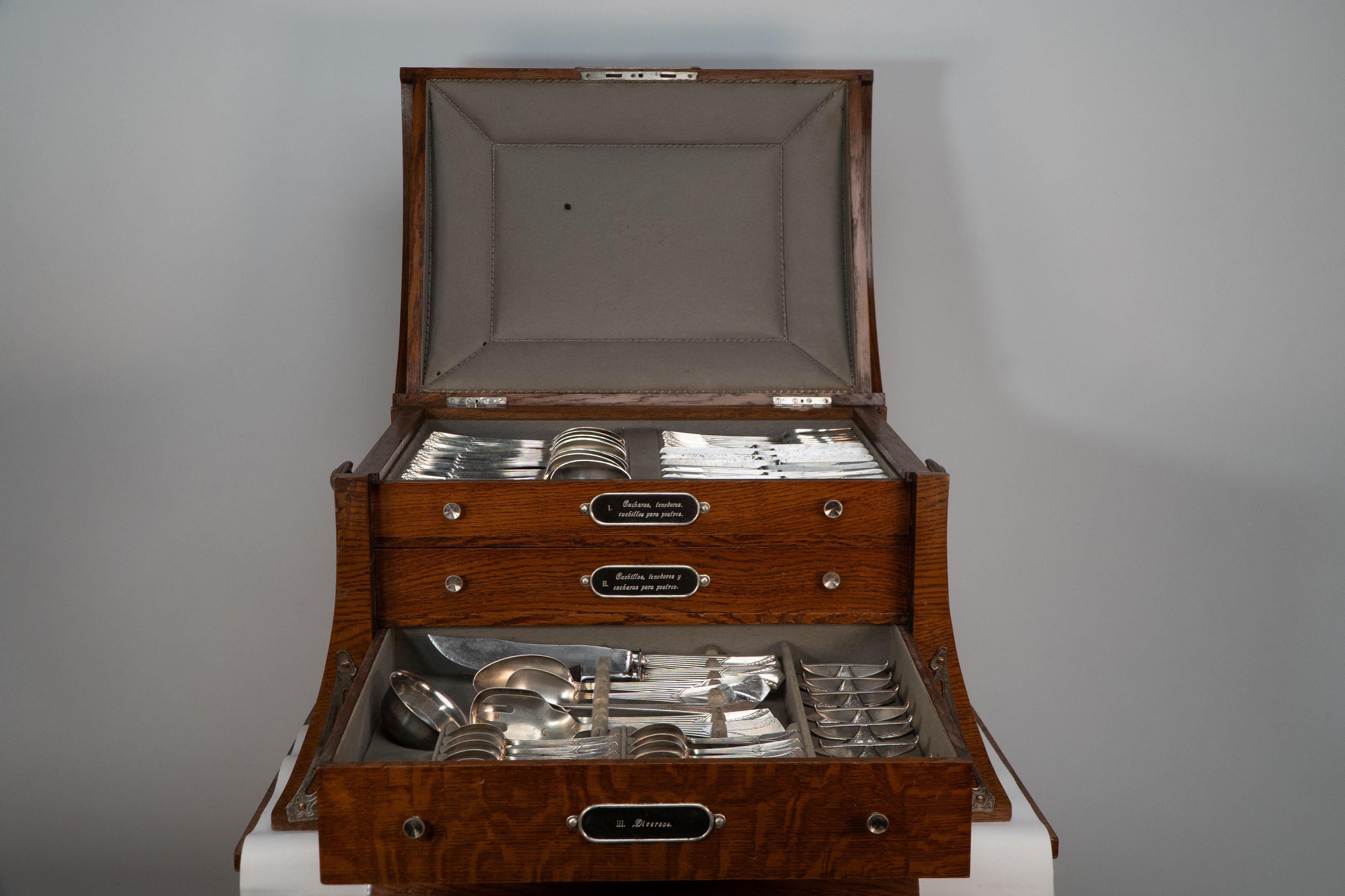 Service de couverts Art Nouveau 123 pièces pour 12 places en vente 1