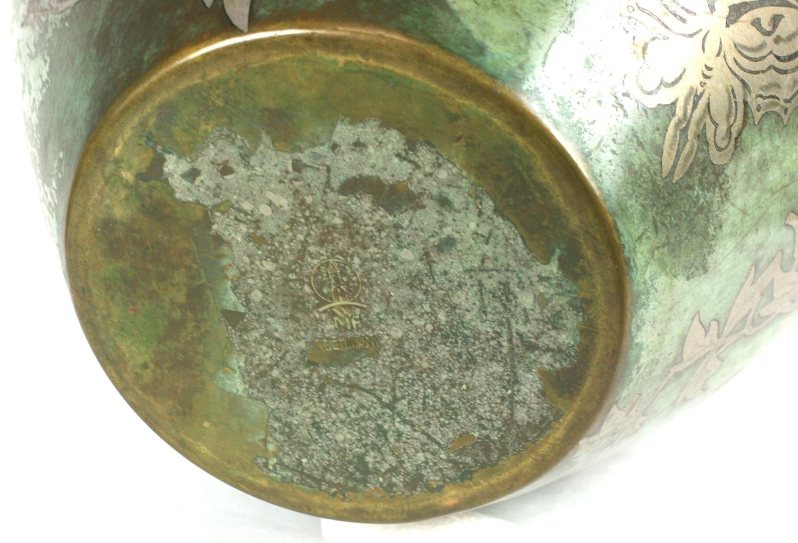 Patiné Vase Ikora Art Déco WMF en bronze patiné en vente