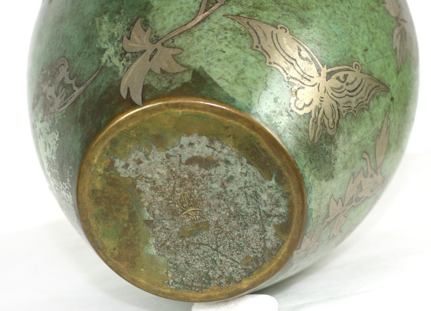 Vase Ikora Art Déco WMF en bronze patiné Bon état - En vente à Riverdale, NY