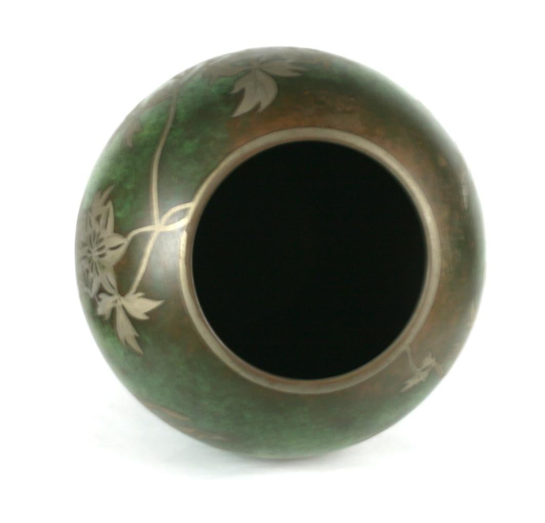 Début du 20ème siècle Vase Ikora Art Déco WMF en bronze patiné en vente