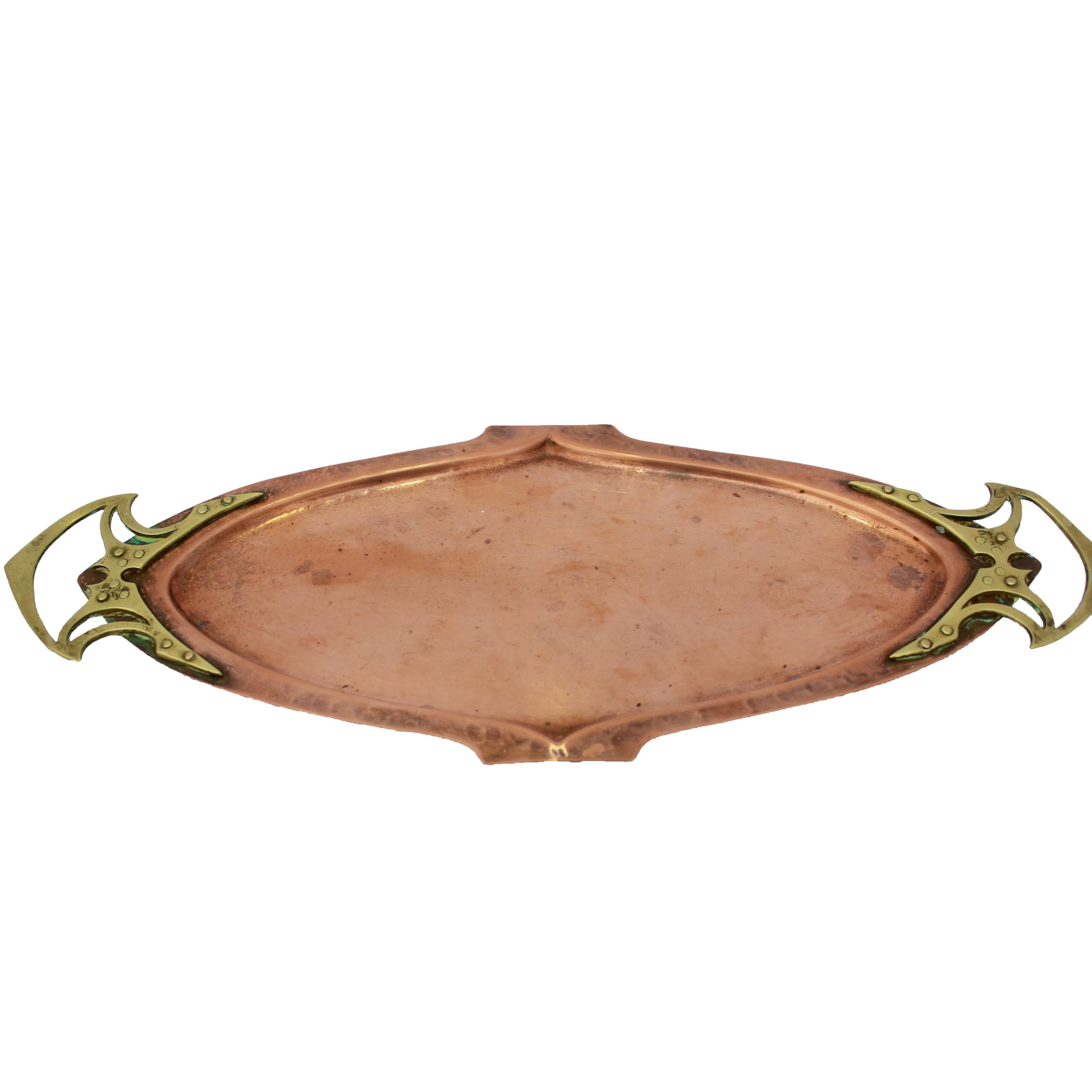 WMF Art Nouveau brass and copper tray
Hand-hammered out of one piece of copper.
Brass handles with Celtic style details
Signed on bottom of tray see picture

The piece is in excellent condition and a real beauty!
Please look at our storefront page