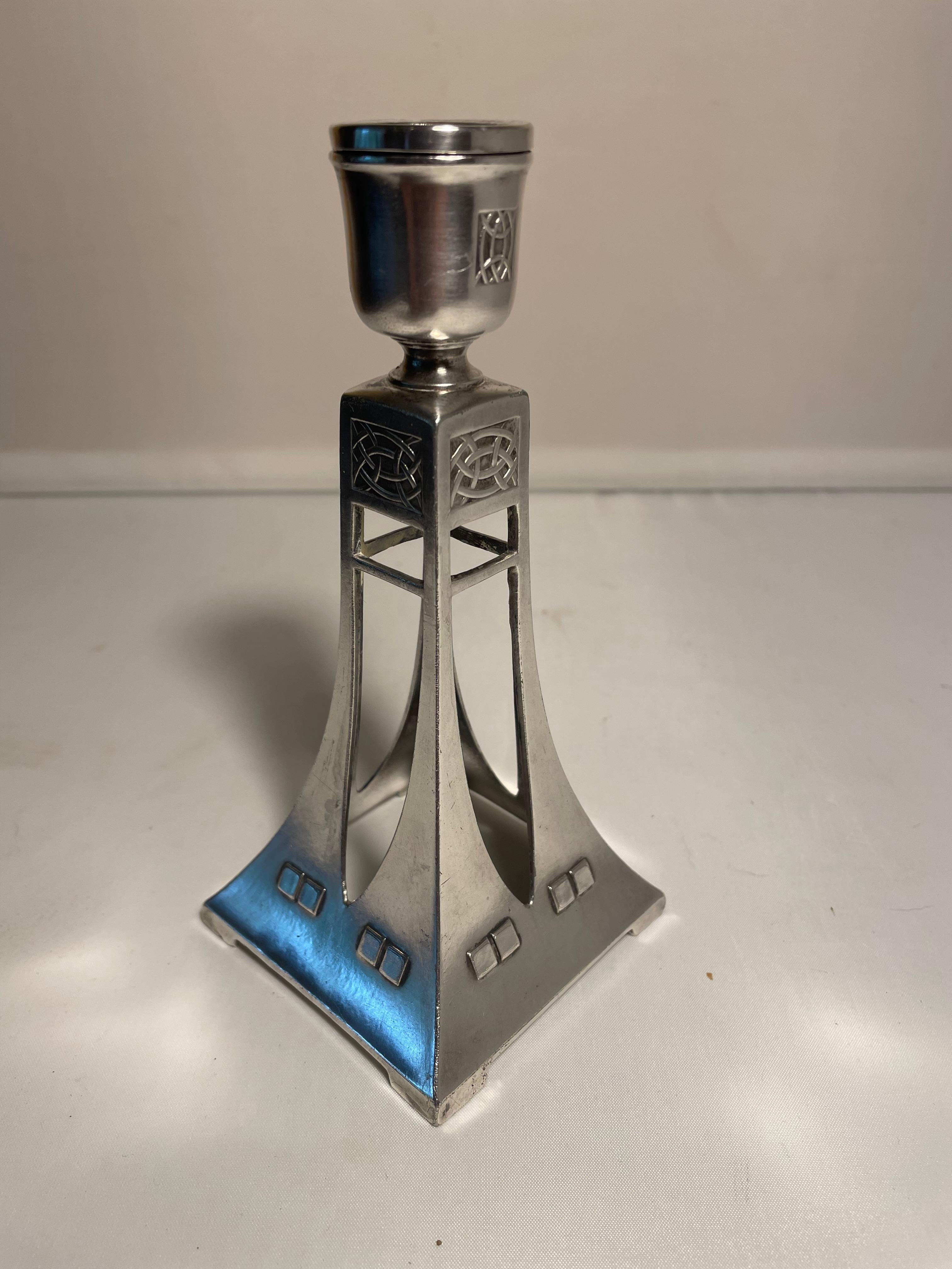 Inizio XX secolo Candeliere WMF in stile Art Nouveau. Germania 1906. Placcato in argento. in vendita