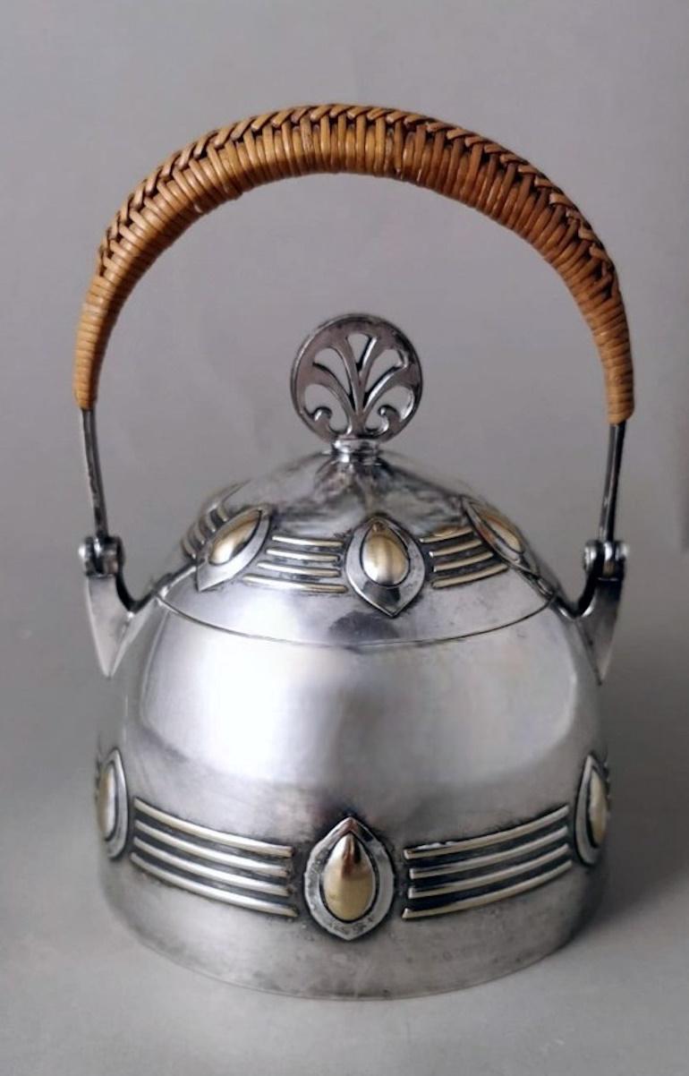 We kindly suggest that you read the entire description, as with it we try to give you detailed technical and historical information to ensure the authenticity of our objects.
Exceptional and very distinctive German silver-plated metal sugar bowl;
