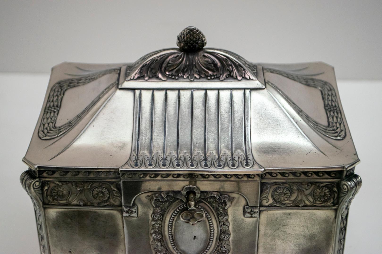 WMF Art Nouveau Germany Silver Plate Jewelery Box, 1900s In Good Condition For Sale In Puglia, Puglia