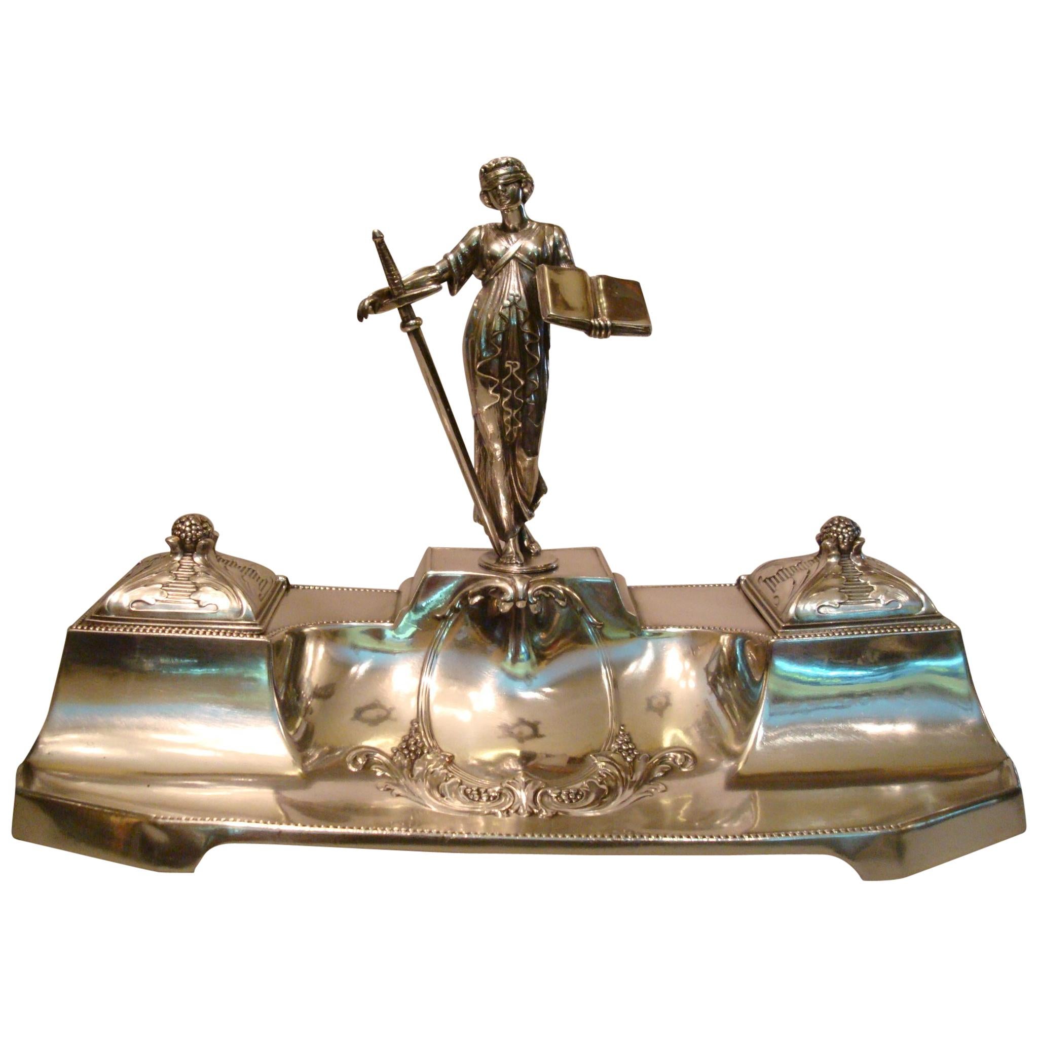 Jugendstil-Skulptur Schreibtisch Tintenfass Stand, Figur des Gesetzes und der Gerechtigkeit  1900's