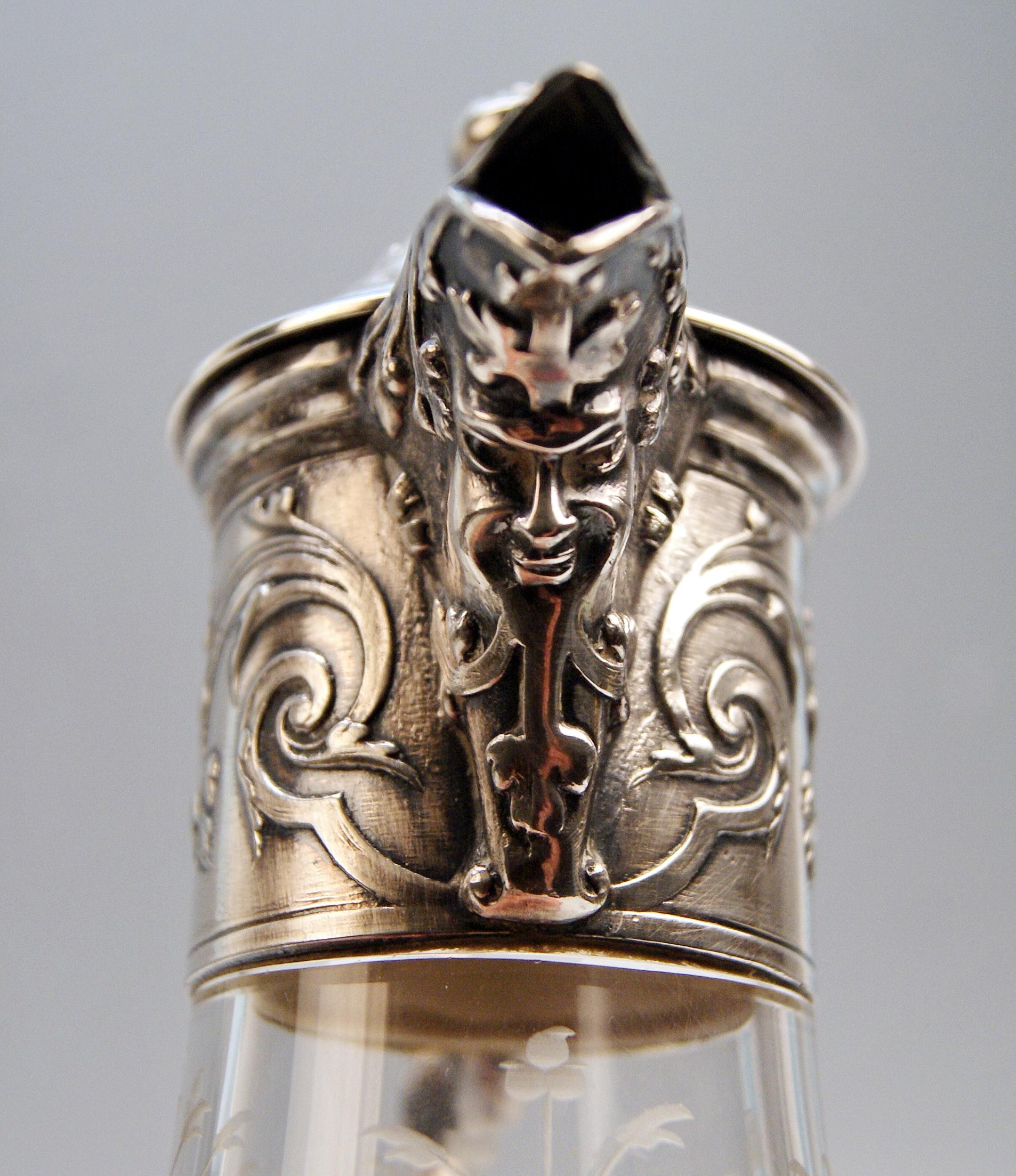 WMF Art Nouveau Pareja de jarras de clarete y agua plateadas, Alemania, hacia 1900 Chapado en plata en venta
