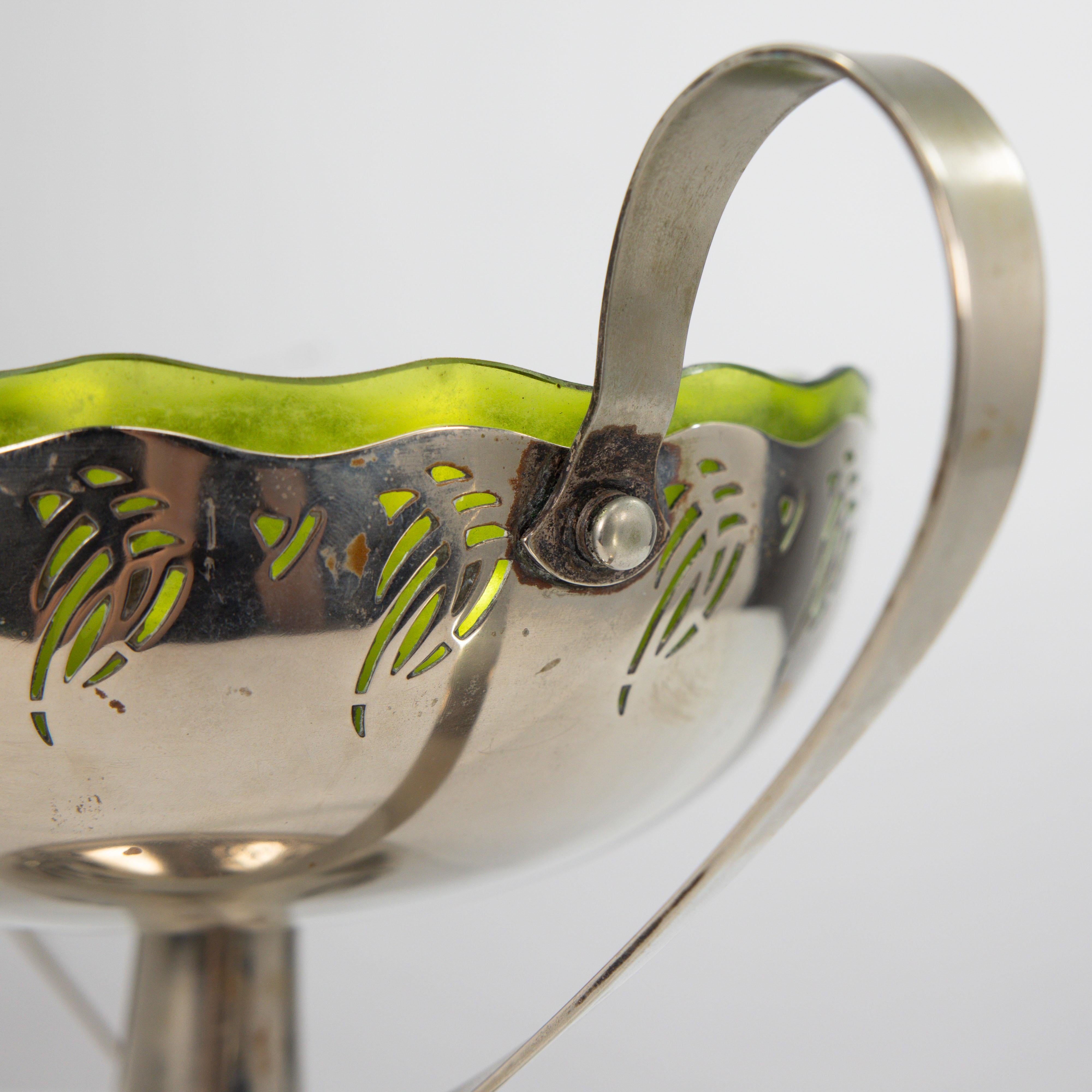 WMF. Versilbertes Jugendstil-Stück im Art nouveau-Stil mit Spritzergriffen und Glaseinlage im Angebot 5