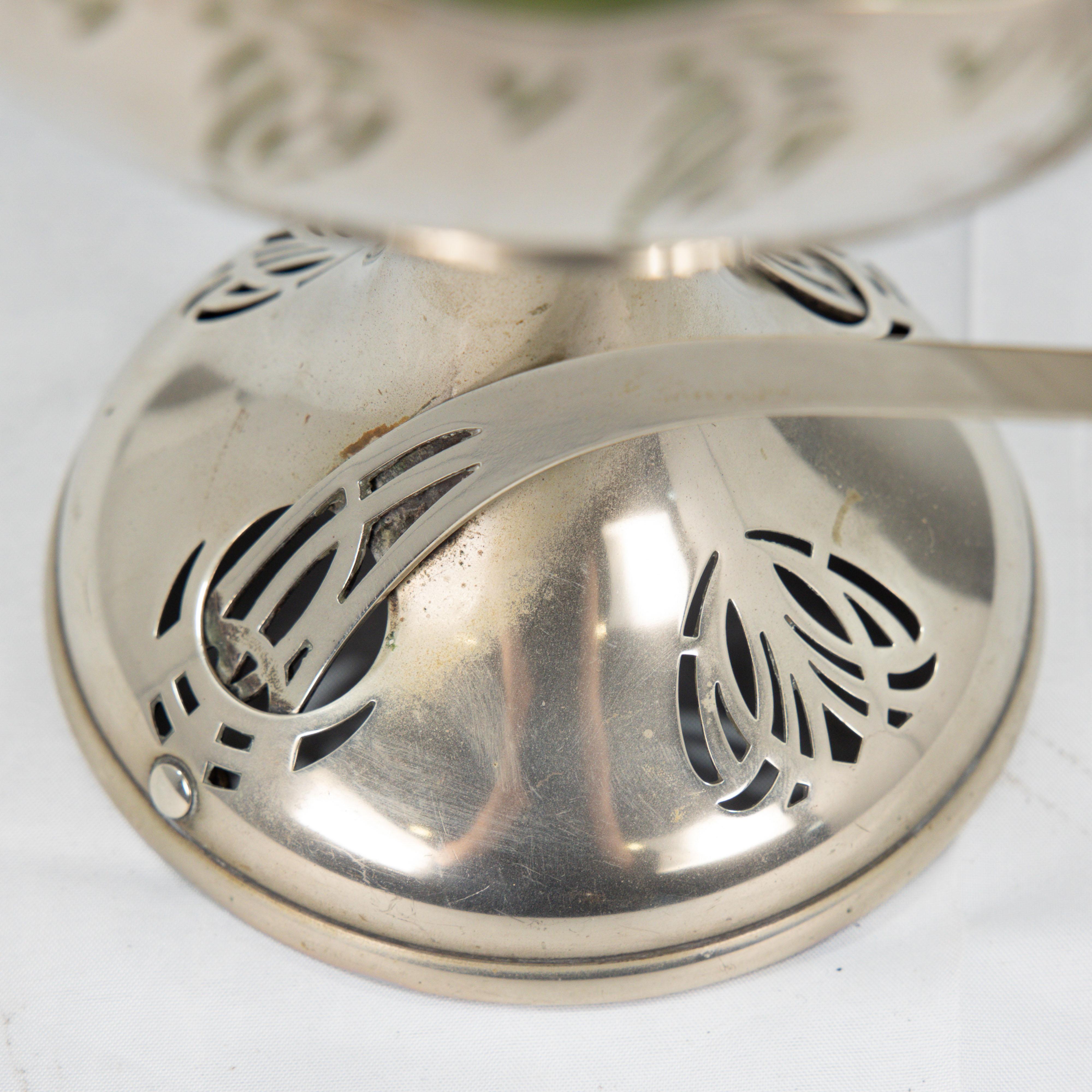 WMF. Versilbertes Jugendstil-Stück im Art nouveau-Stil mit Spritzergriffen und Glaseinlage im Angebot 9