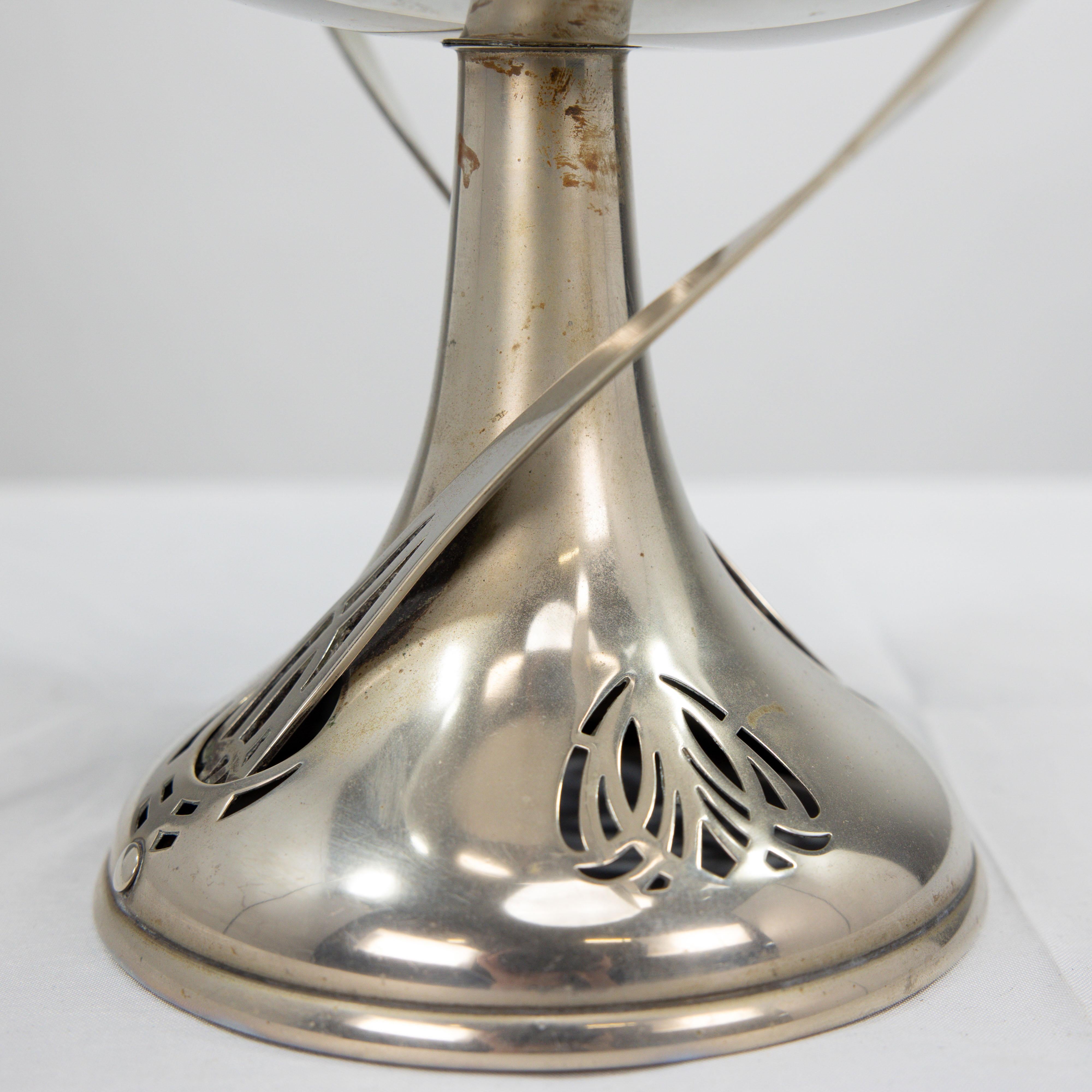 WMF. Versilbertes Jugendstil-Stück im Art nouveau-Stil mit Spritzergriffen und Glaseinlage im Angebot 10