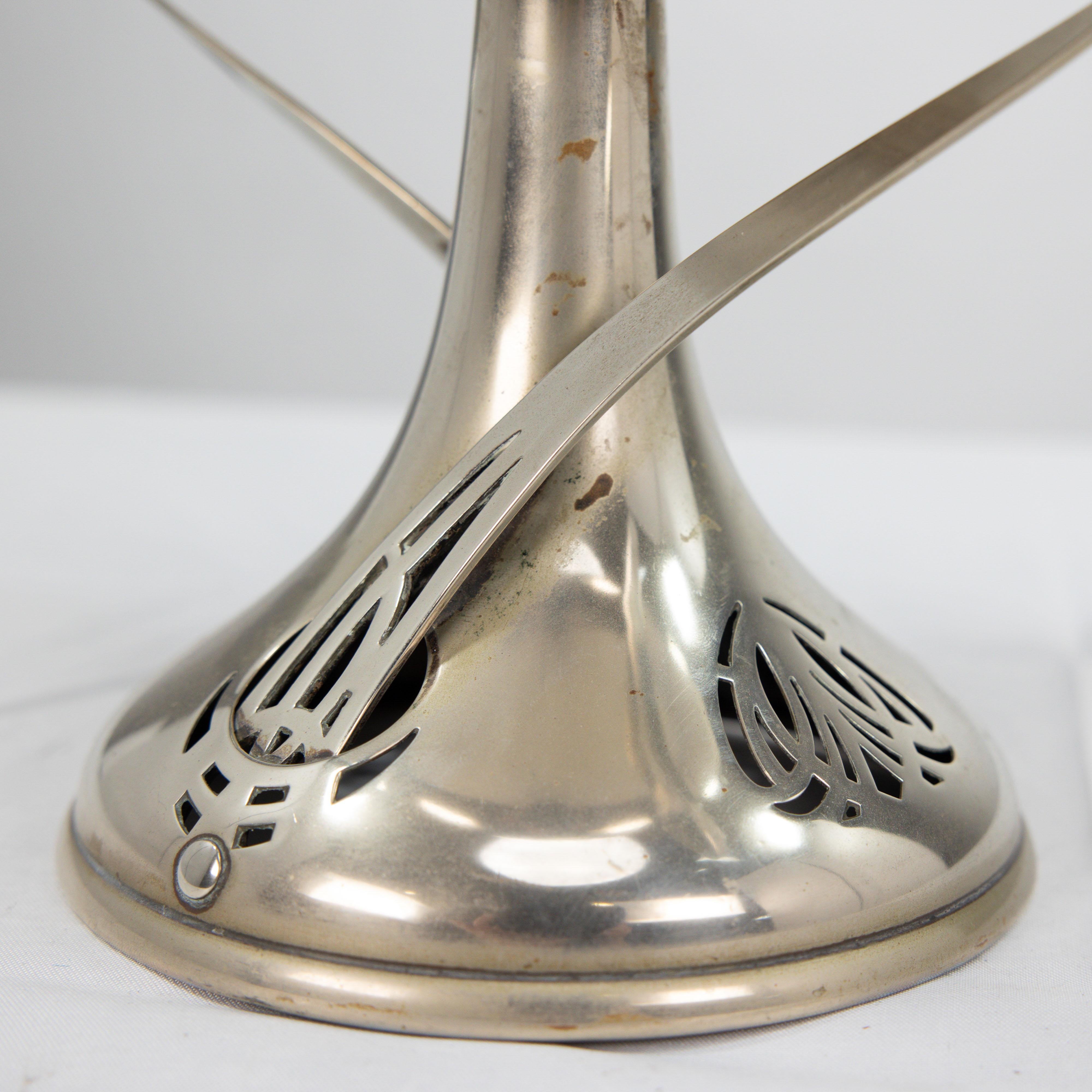 WMF. Versilbertes Jugendstil-Stück im Art nouveau-Stil mit Spritzergriffen und Glaseinlage im Angebot 12