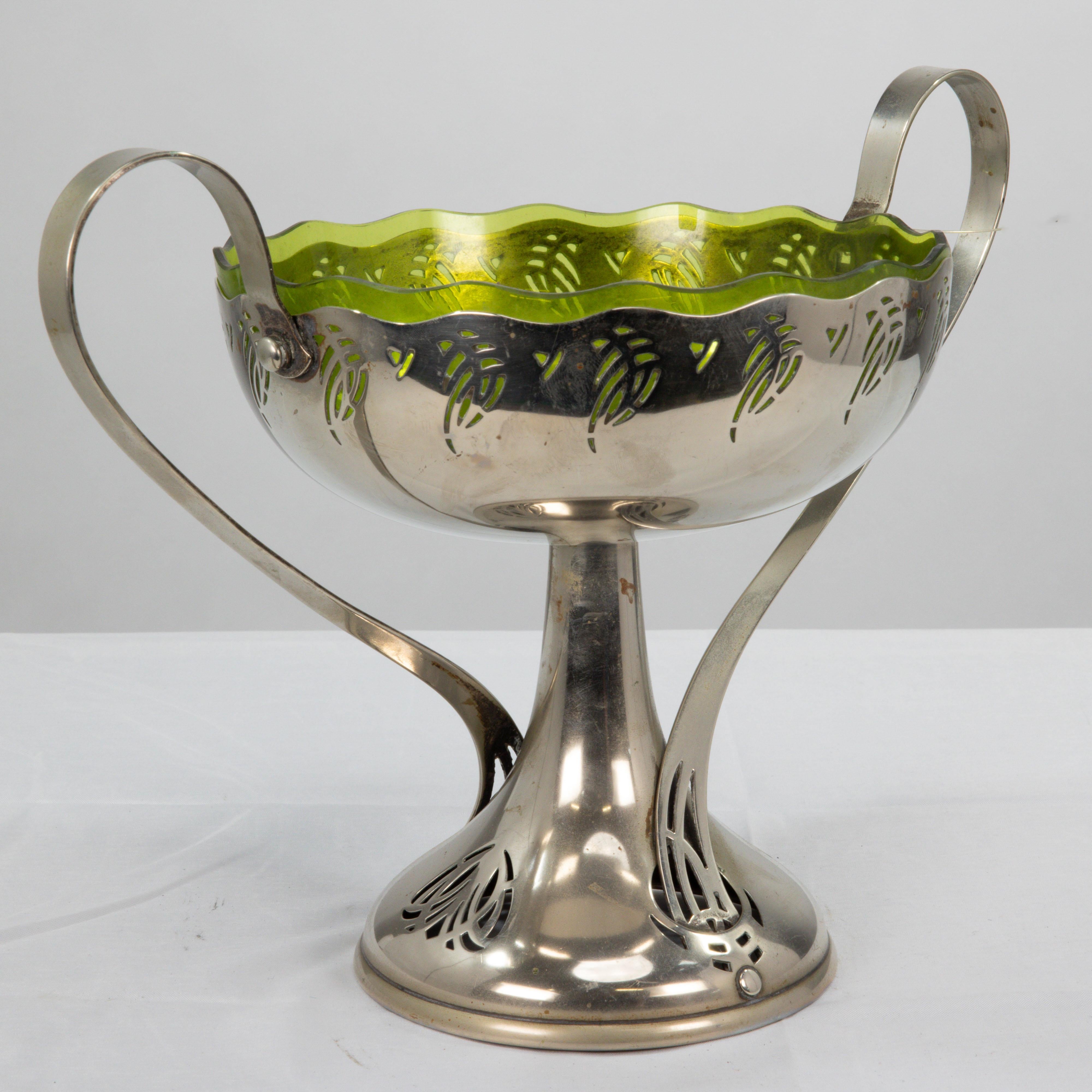 WMF. Versilbertes Jugendstil-Stück im Art nouveau-Stil mit Spritzergriffen und Glaseinlage im Zustand „Gut“ im Angebot in London, GB