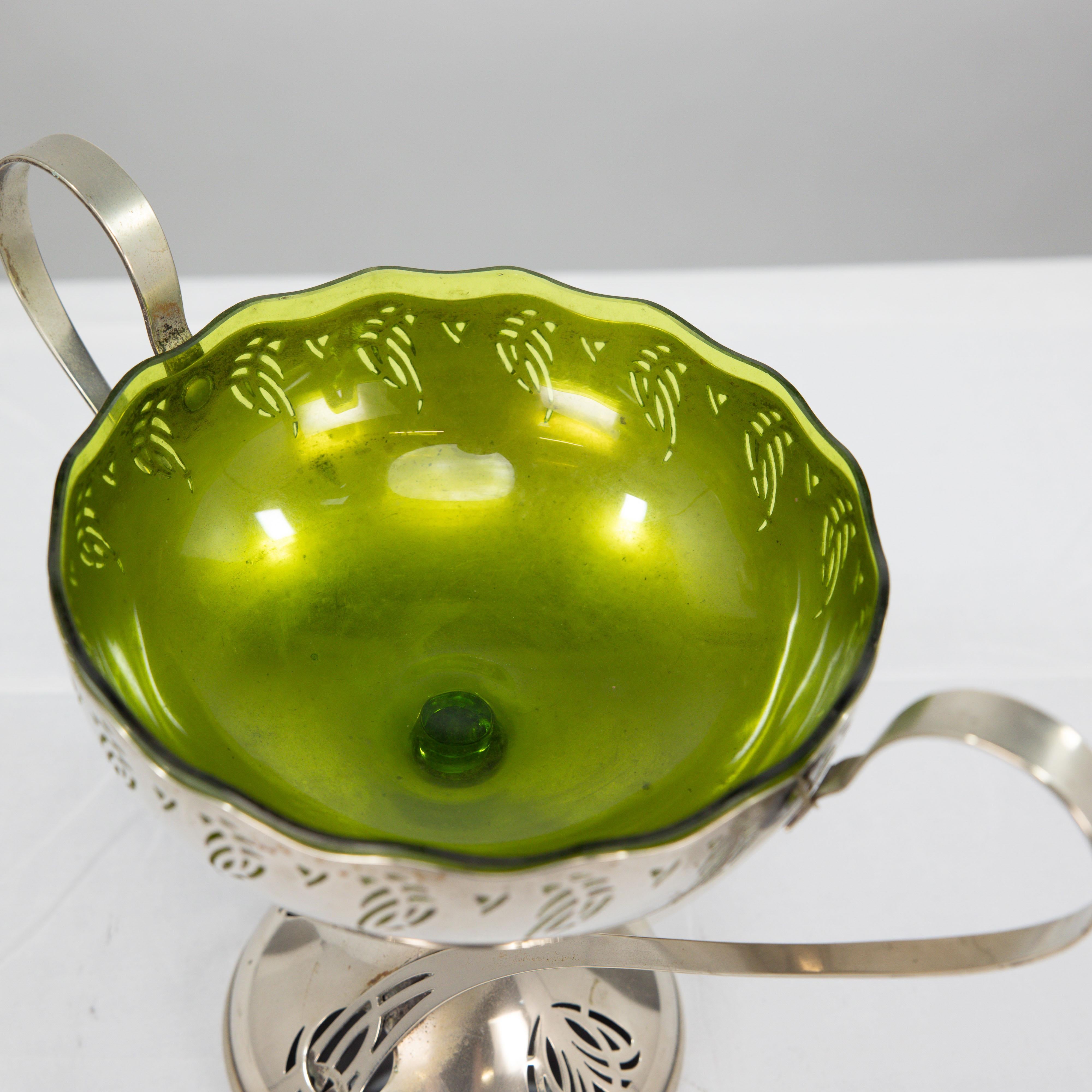 WMF. Versilbertes Jugendstil-Stück im Art nouveau-Stil mit Spritzergriffen und Glaseinlage (Versilberung) im Angebot