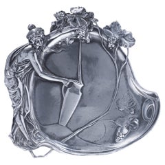 WMF Versilbertes Jugendstil-Tablett mit der Darstellung der Jägerin Diana, 1900er Jahre