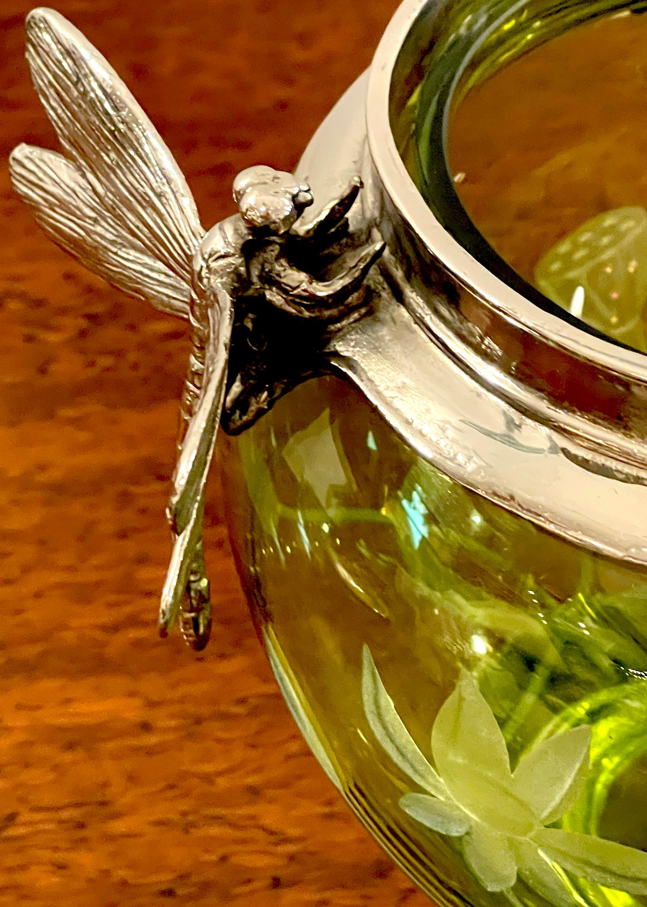 Boîte Art Nouveau WMF à motif libellule argentée et cristal vert gravé en vente 3
