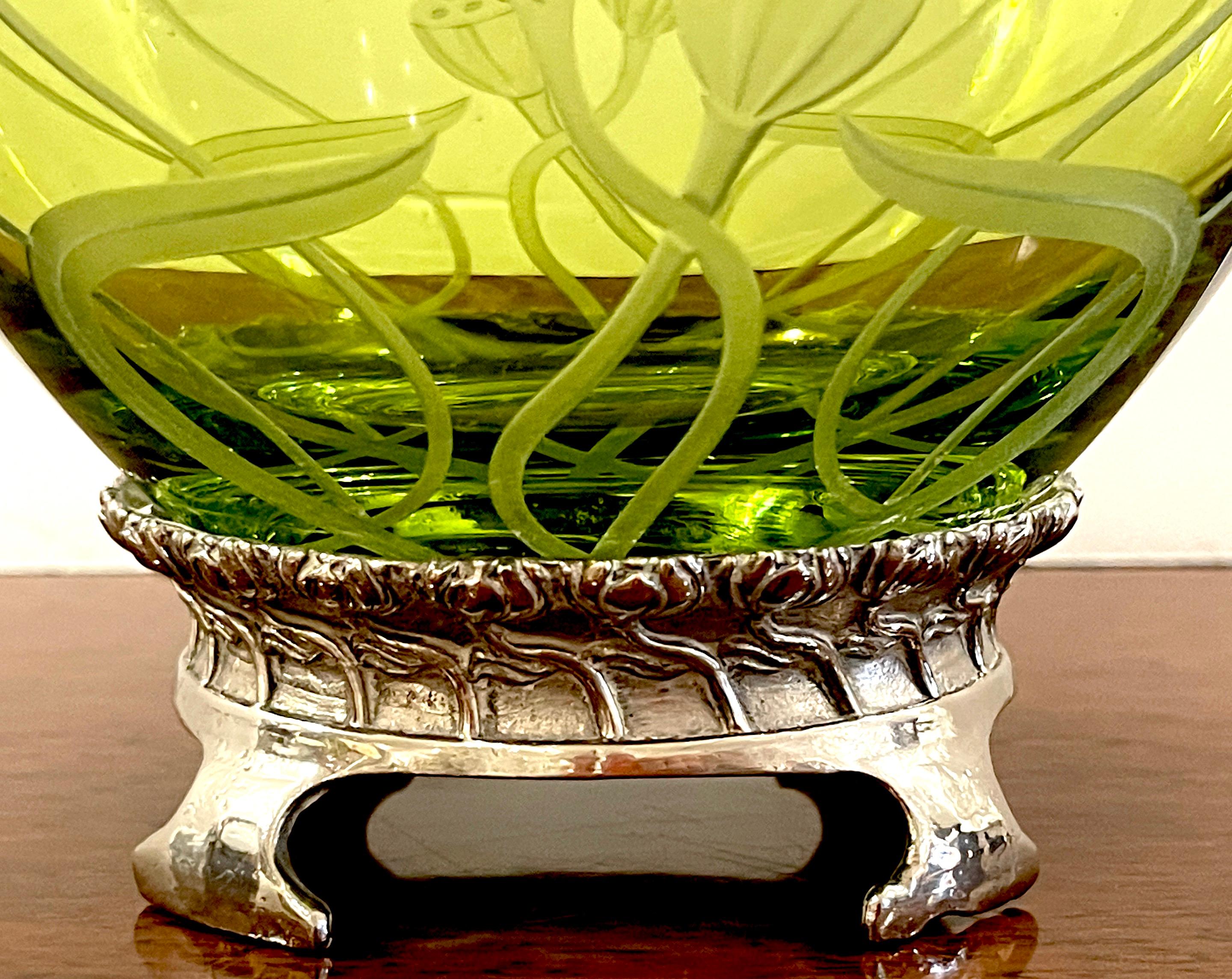 Boîte Art Nouveau WMF à motif libellule argentée et cristal vert gravé en vente 4