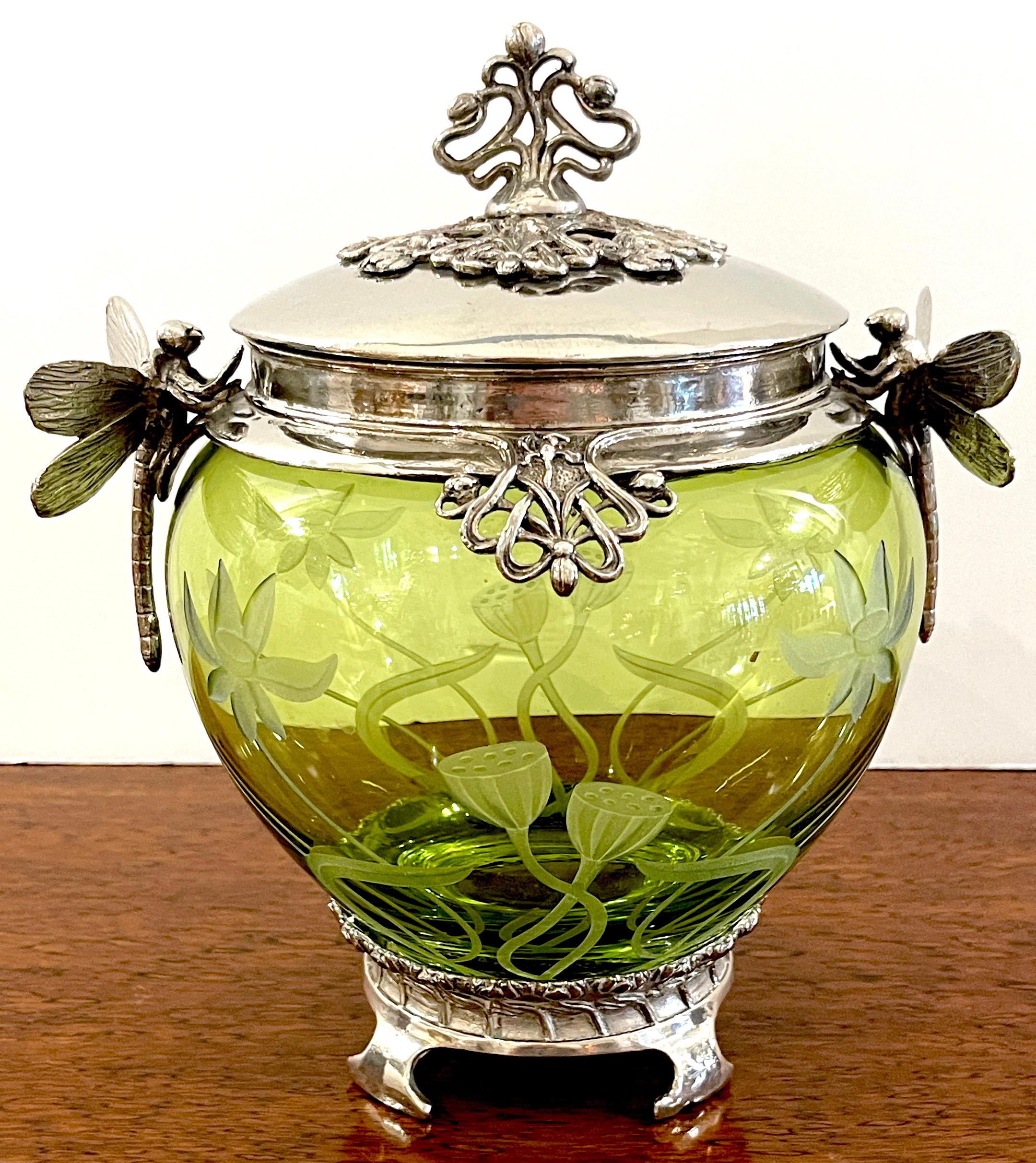 Boîte Art Nouveau WMF à motif libellule argentée et cristal vert gravé en vente 7