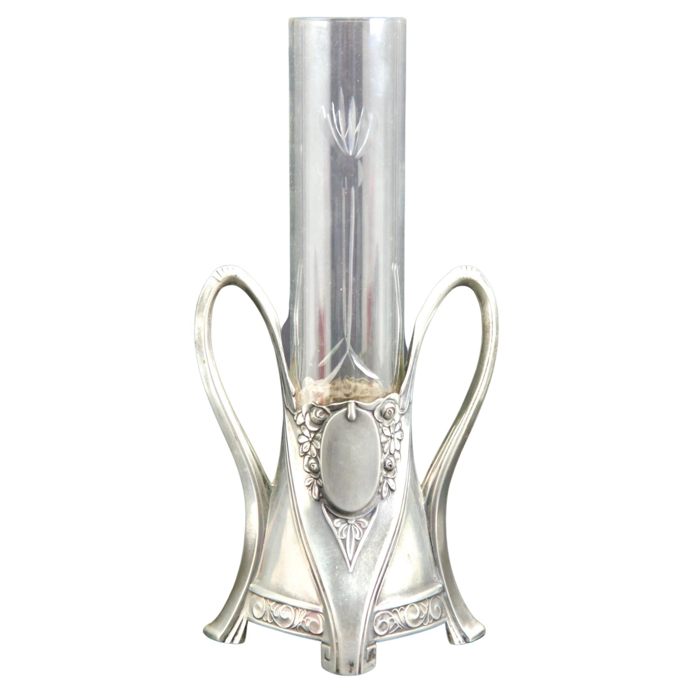 WMF Art Nouveau Sollifleur whit Detailt Claire engraved glass.

The piece is in excellent condition and a real beauty!

Photography fails to capture the beauty of the piece.
?In real-time, it look stunning. ?

Please don't hesitate to get in