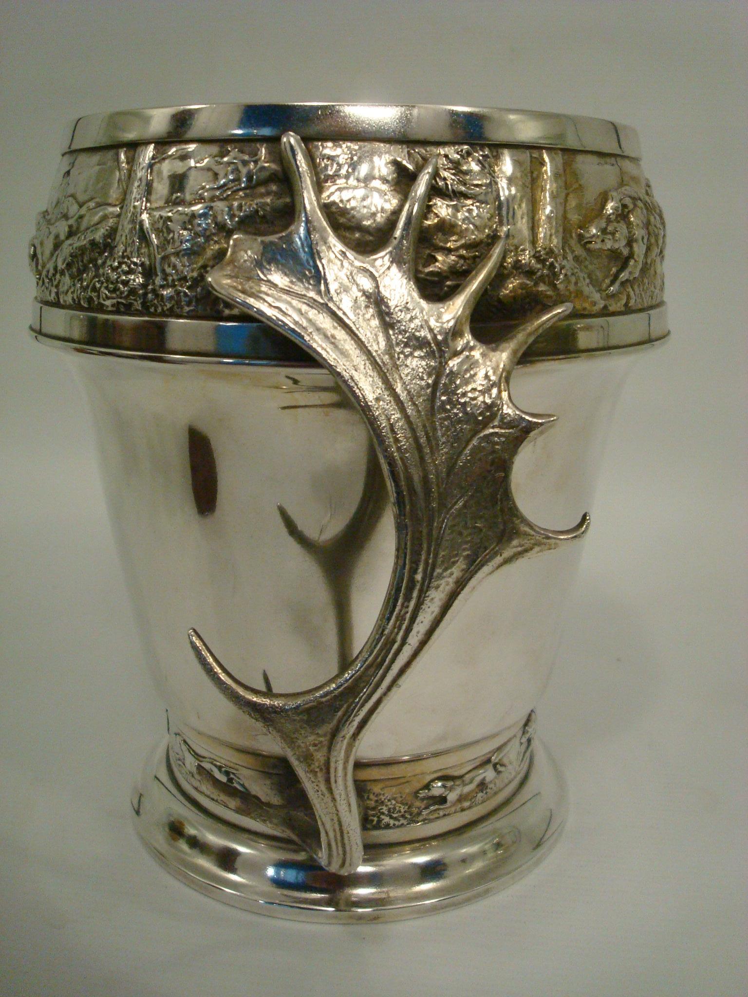 WMF Champagne / Wine Cooler with a Hunting scene, Wild Elk Ornament Handles In Good Condition For Sale In Buenos Aires, Olivos