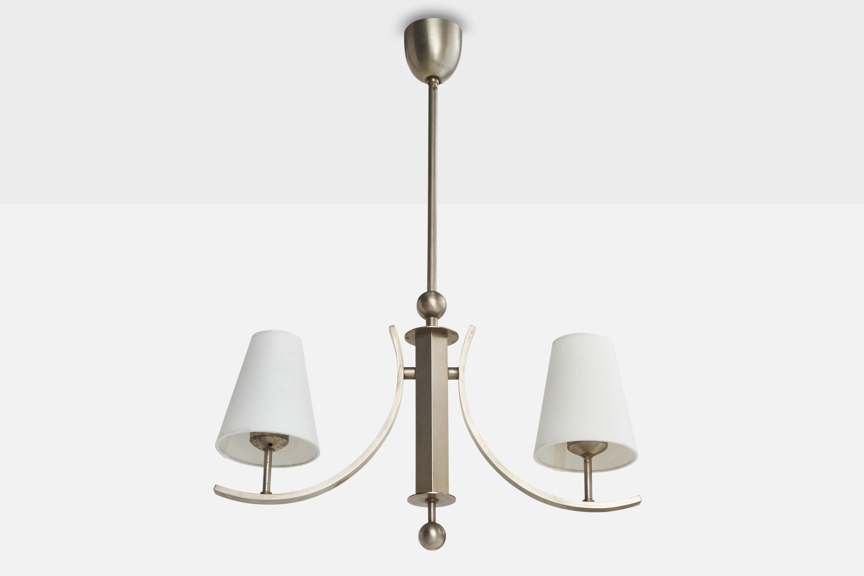 Lampadario in nichel e tessuto bianco prodotto da WMF, Germania, anni '20 circa.

Dimensioni complessive (pollici): 28