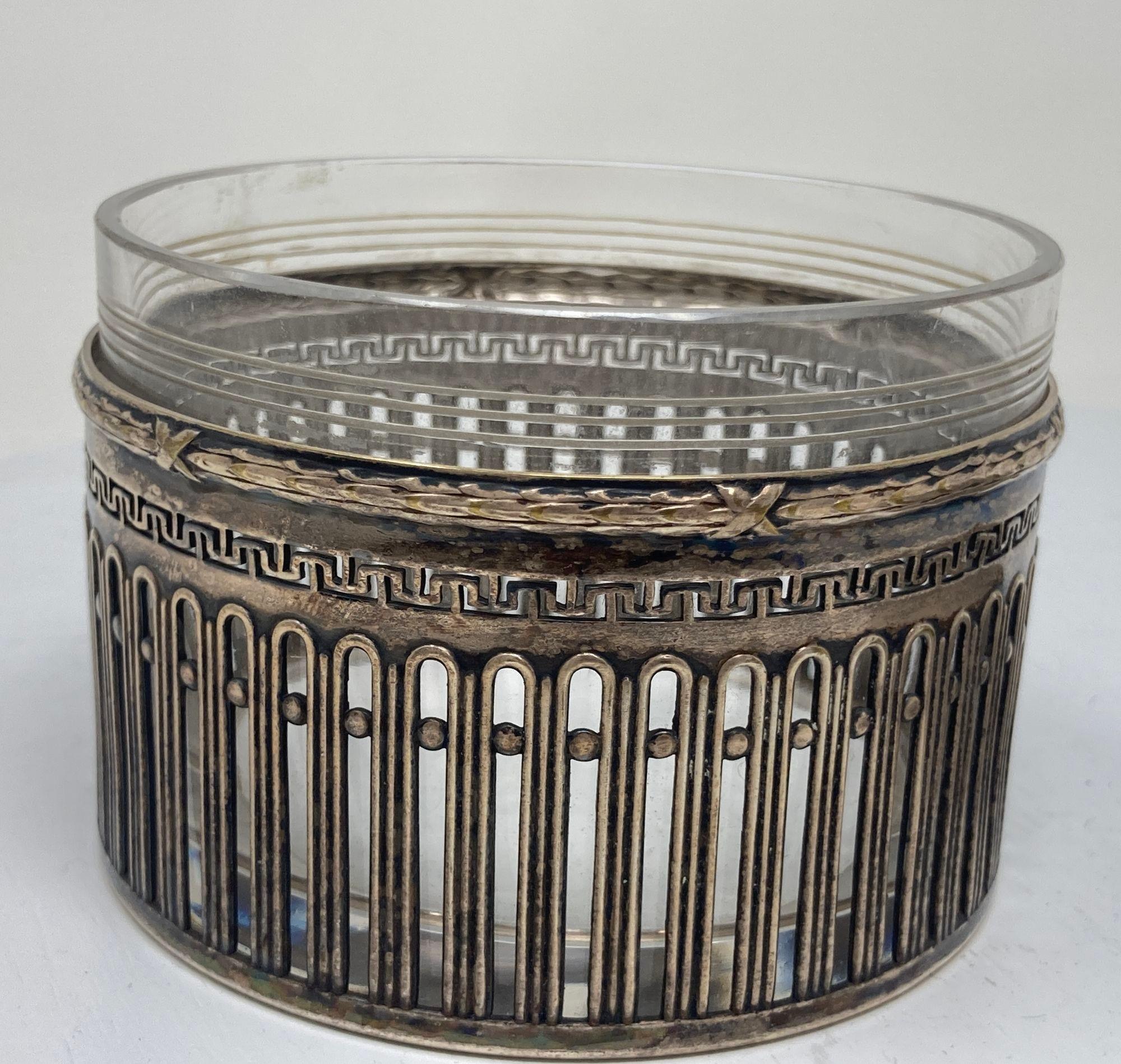 WMF Scatola rotonda tedesca Art Deco placcata in argento del 1910 in vendita 1
