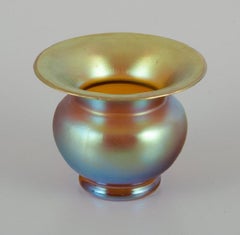 WMF, Deutschland, Vase aus schillerndem Myra-Kunstglas, 1930er-Jahre
